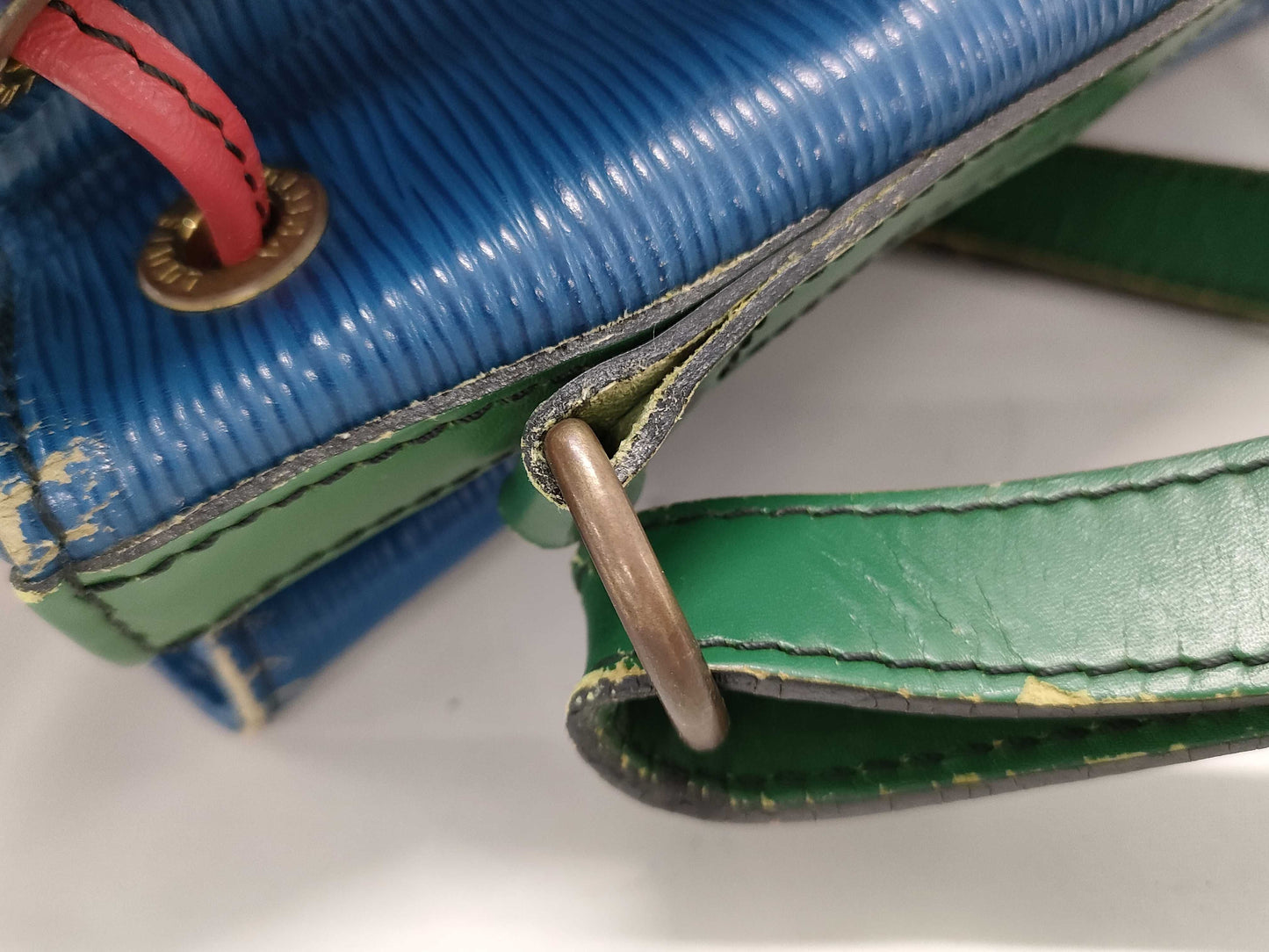 LOUIS VUITTON Epi Noe Shoulder Bag
