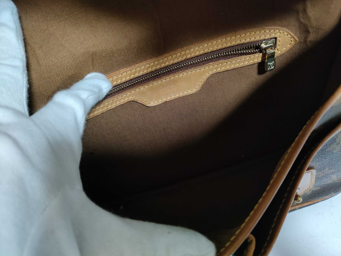 LOUIS VUITTON RFID Unverifiable Monogram Louis Vuitton Gibessiere MM M42247/AR1901 Shoulder Bag with Torn Shoulder Strap