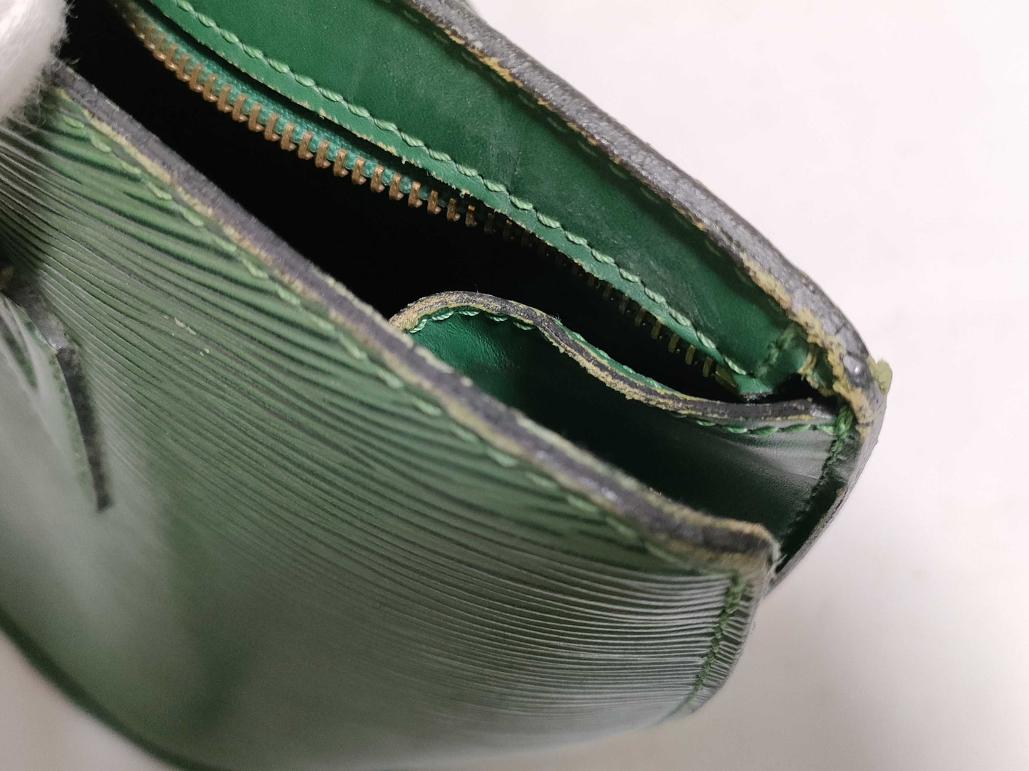 LOUIS VUITTON RFID serial number verification failed. Louis Vuitton Epi Saint-Jacques M52274/AS0957 green handbag.