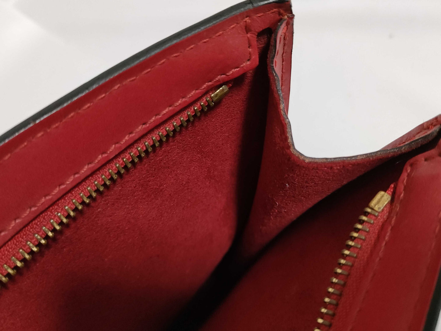 LOUIS VUITTON RFID serial number verification failed. Louis Vuitton Epi Saint-Jacques M5227/VI0945 Red Handbag.