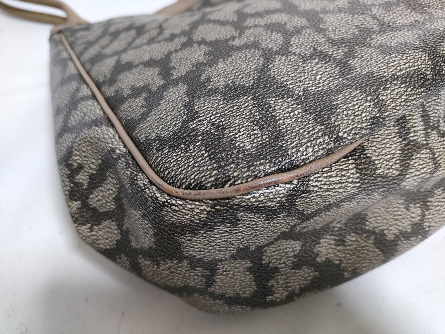 Yves Saint Laurent tote bag, dust bag, tote bag