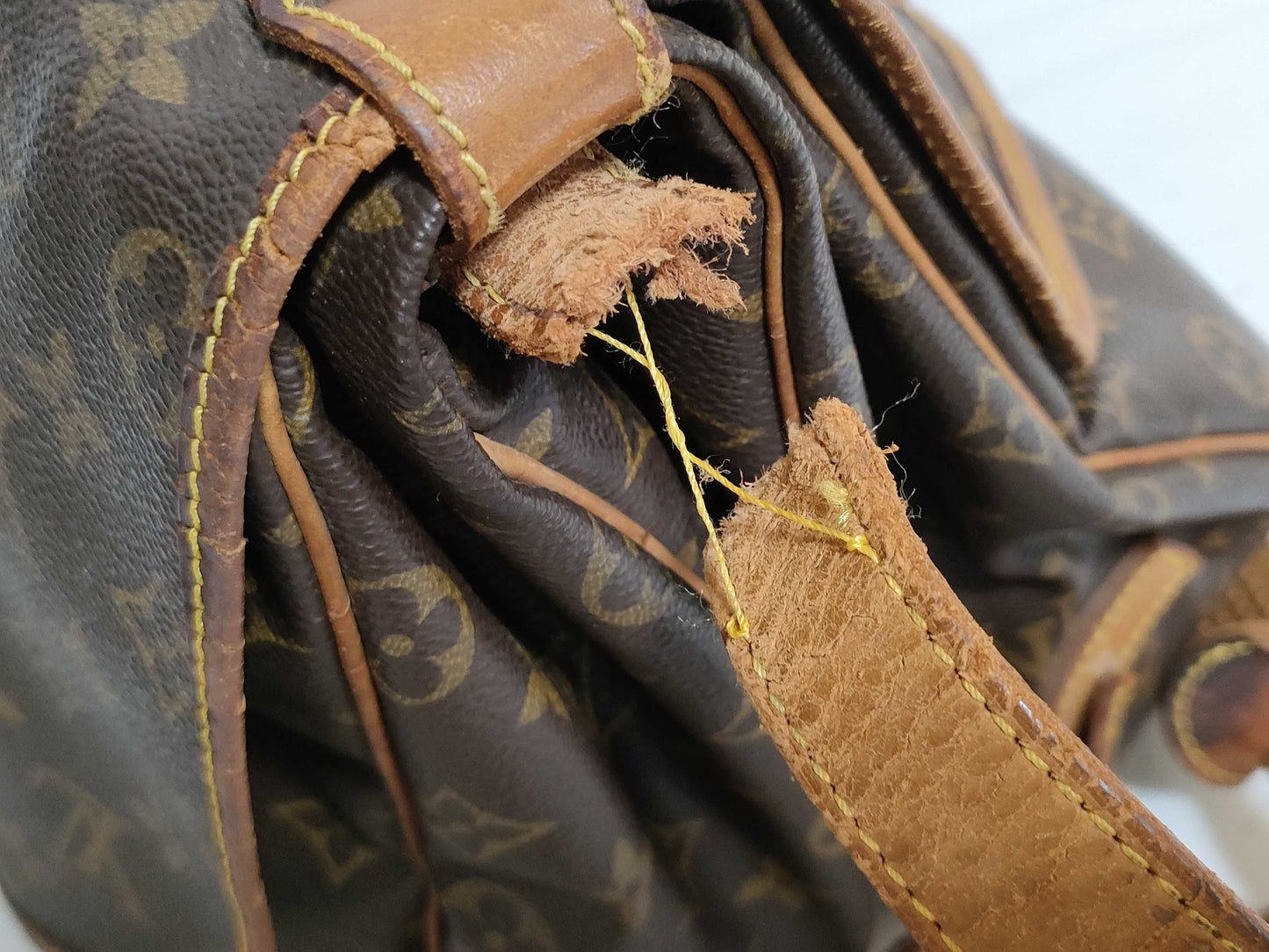 LOUIS VUITTON RFID Unverifiable Monogram Louis Vuitton Monogram Saumur 35 Shoulder Bag M42254/AR0922