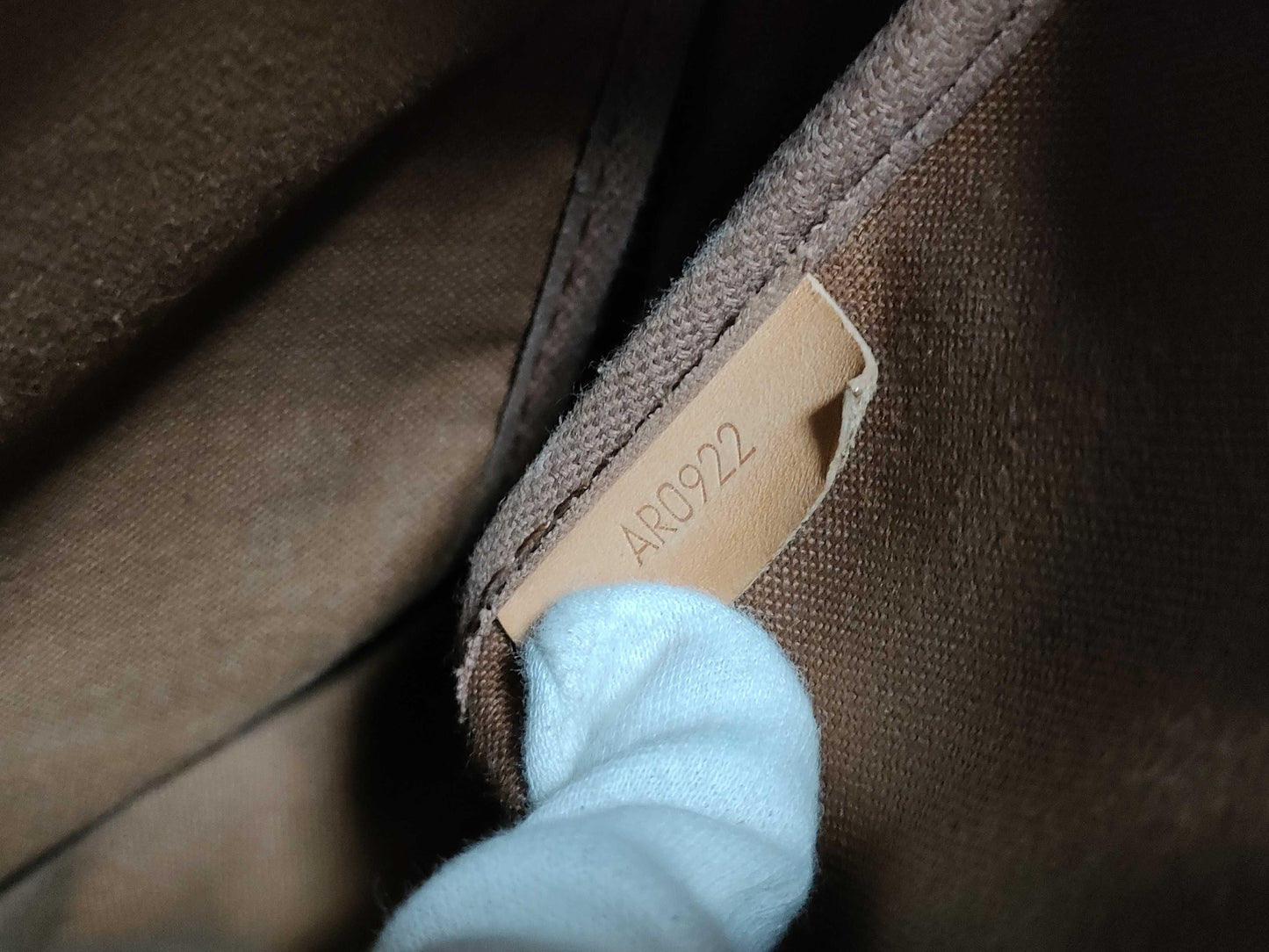 LOUIS VUITTON RFID Unverifiable Monogram Louis Vuitton Monogram Saumur 35 Shoulder Bag M42254/AR0922