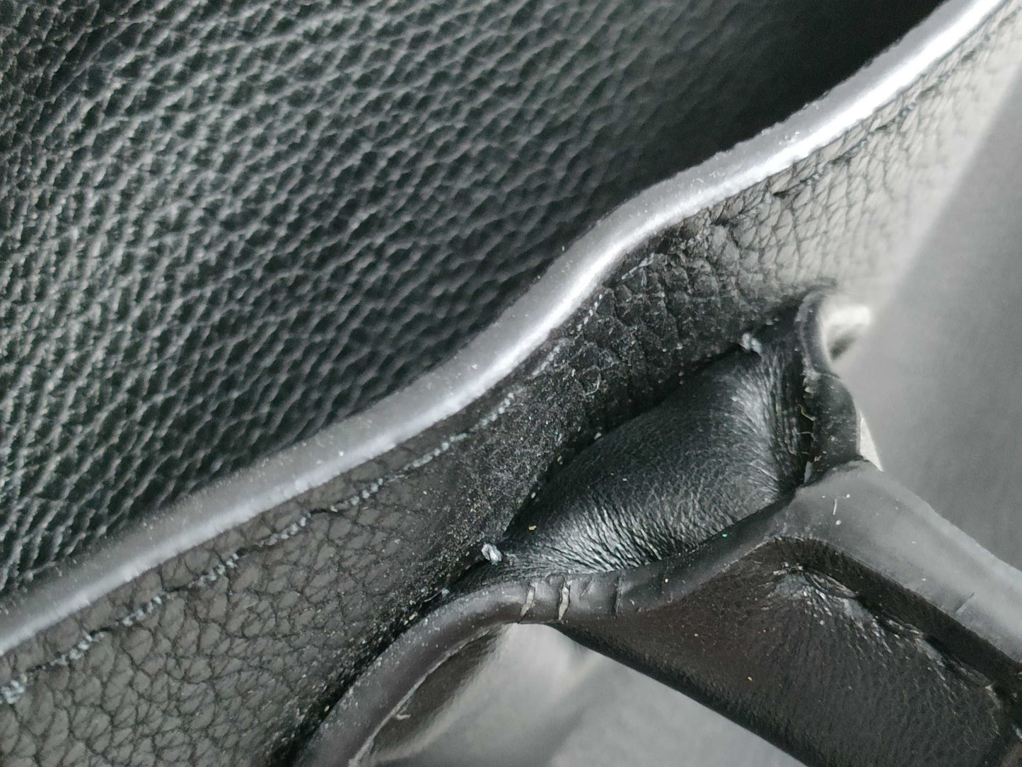 LOUIS VUITTON RFID Verified, Serial Number Unverified LOUIS VUITTON On My Side PM Handbag