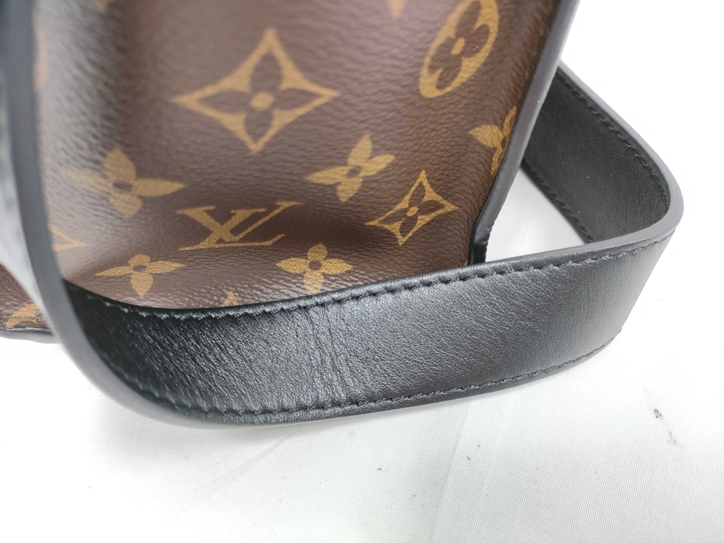 LOUIS VUITTON RFID Verified, Serial Number Unverified LOUIS VUITTON On My Side PM Handbag