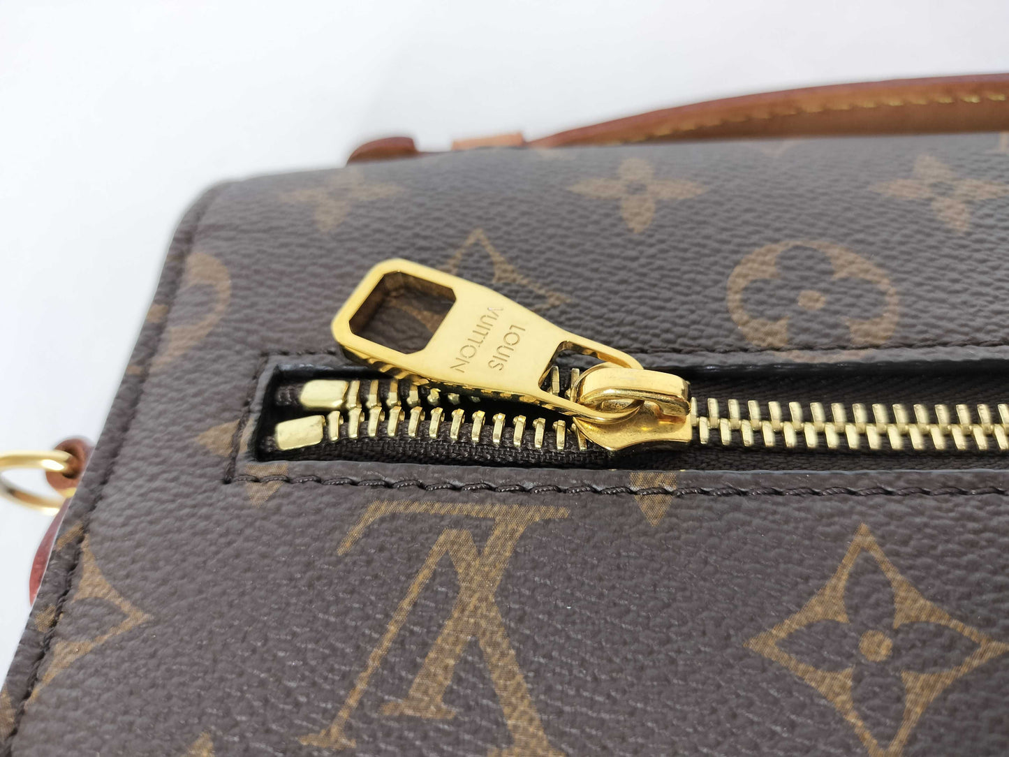 LOUIS VUITTON Monogram Pochette Metis MM Shoulder Bag
