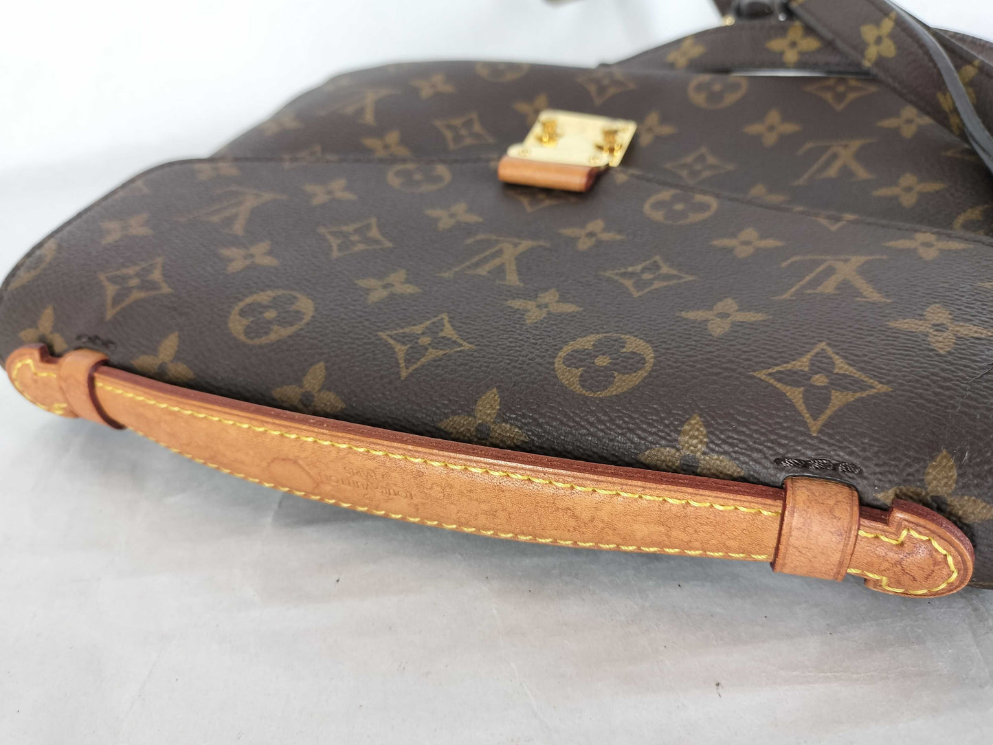 LOUIS VUITTON Monogram Pochette Metis MM Shoulder Bag