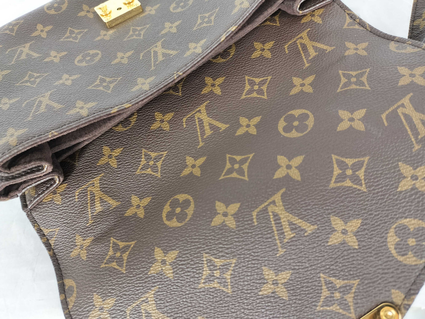 LOUIS VUITTON Monogram Pochette Metis MM Shoulder Bag