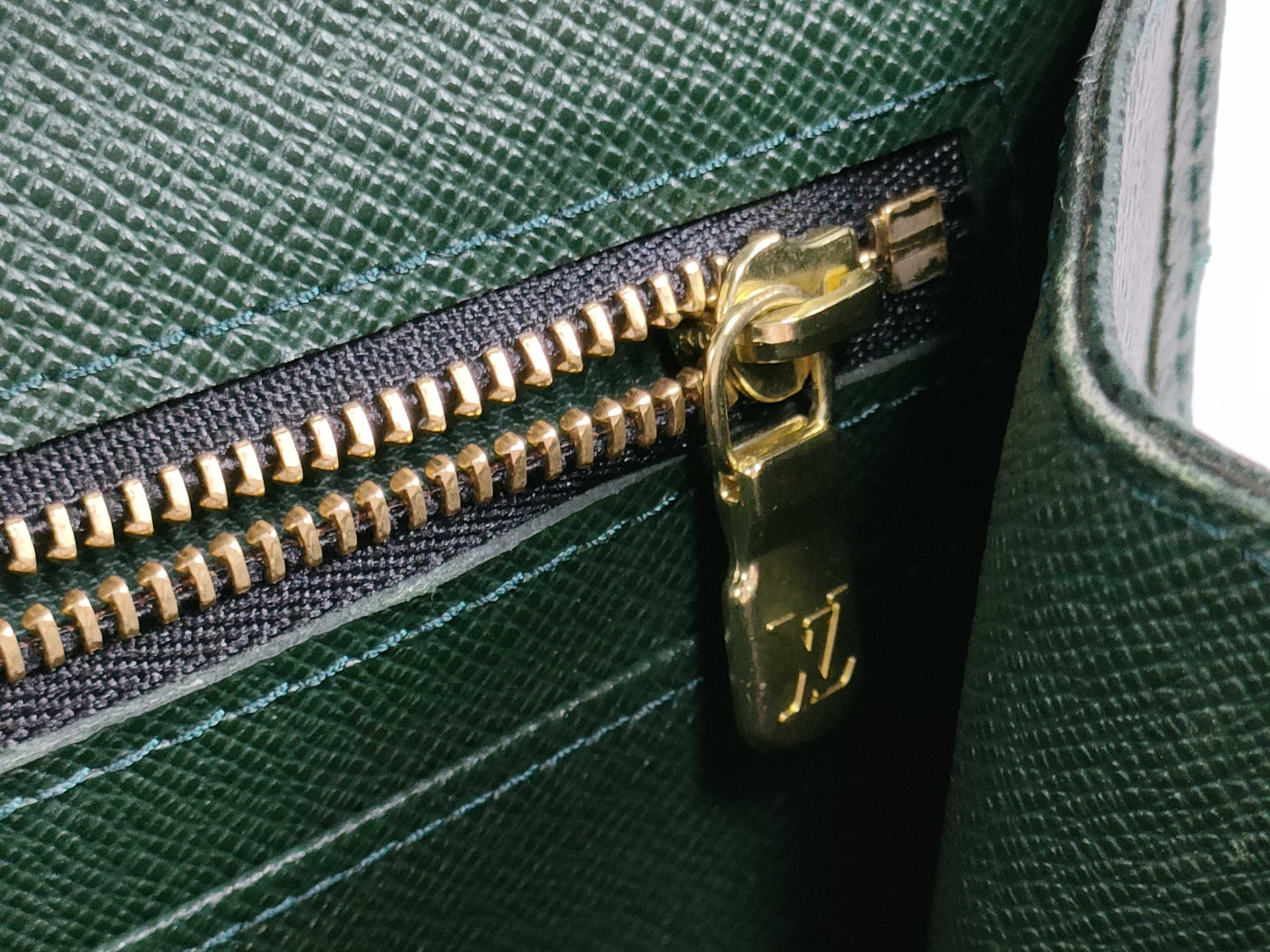 LOUIS VUITTON RFID Unverified CA 0061 Taiga LOUIS VUITTON Selenga Second Bag