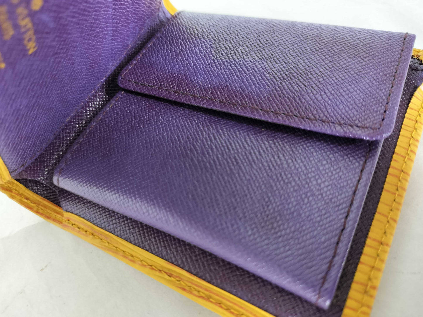 LOUIS VUITTON Unidentified Epi Louis Vuitton Porte-Bie Carte-Clés Wallet