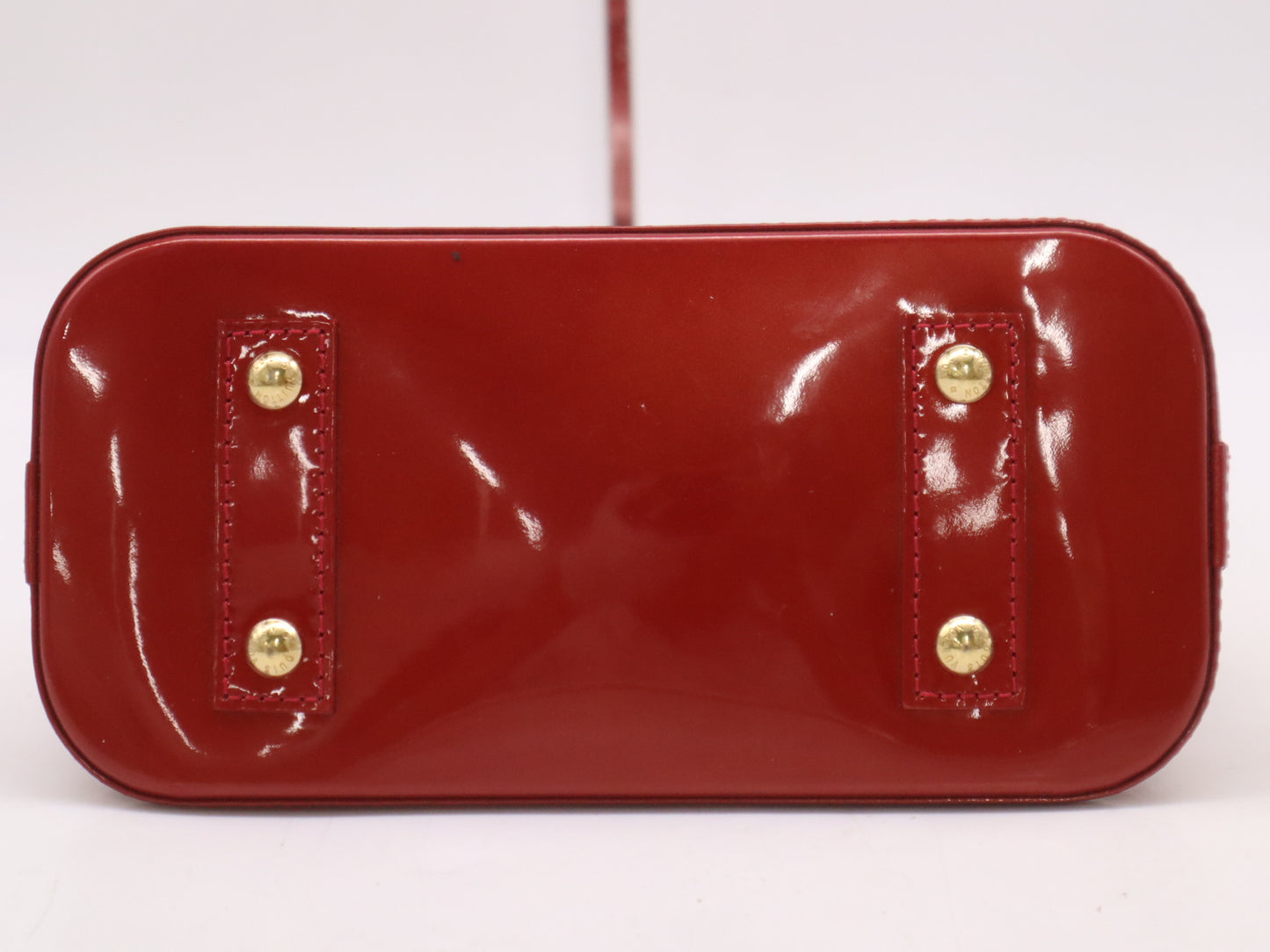 LOUIS VUITTON M91606 Vernis Alma BB Pomme d'Amour Handbag with Clochet, Cadena, and 2 Keys