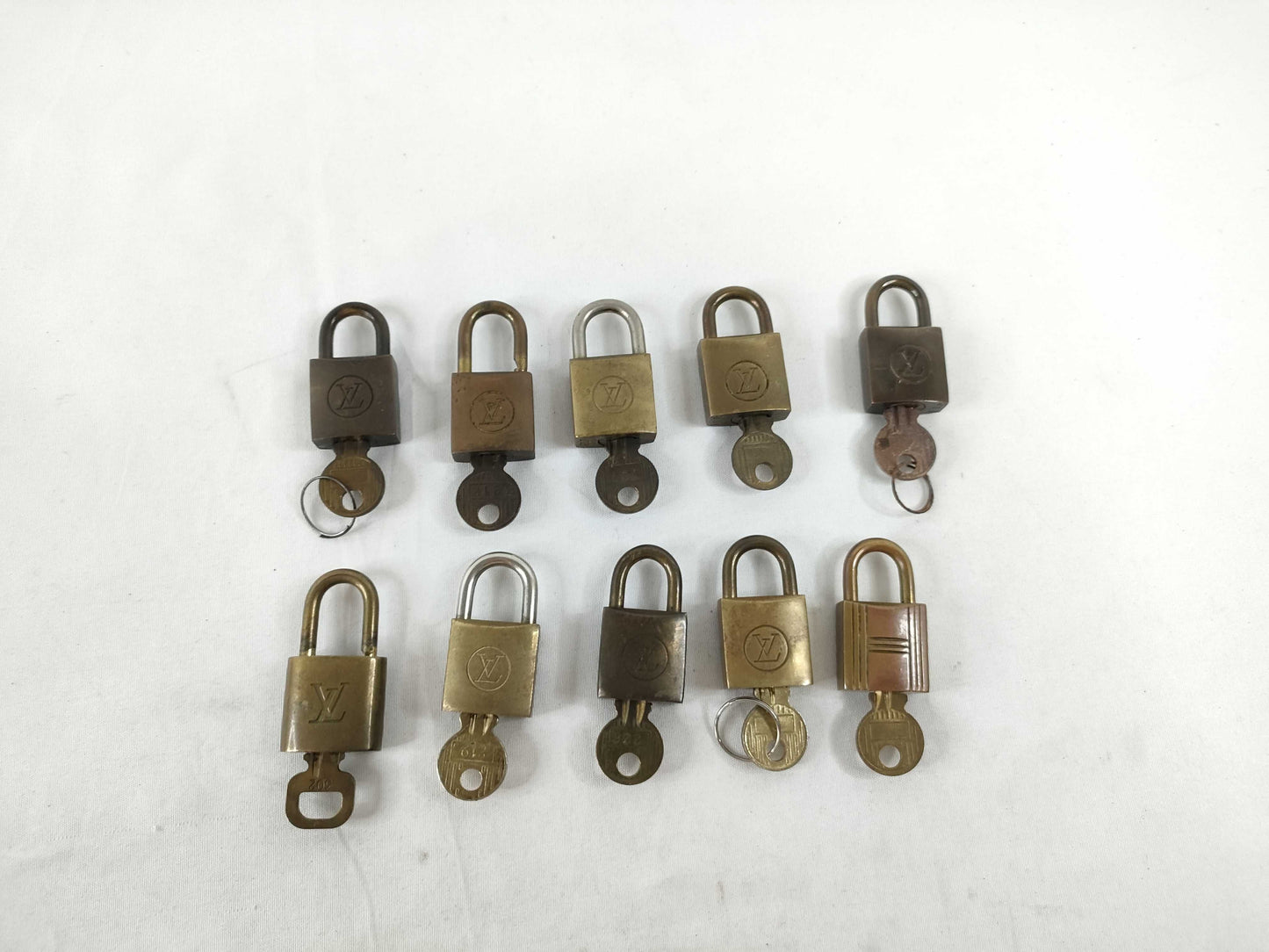 LOUIS VUITTON Cadena Key Set of 10 Other Accessories