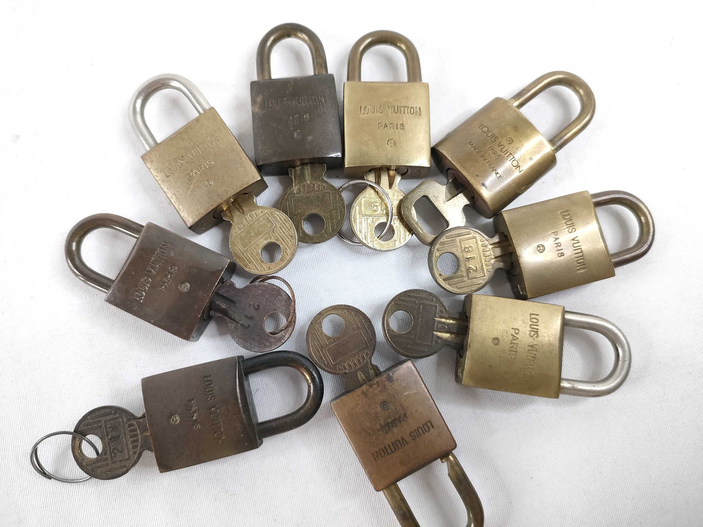 LOUIS VUITTON Cadena Key Set of 10 Other Accessories