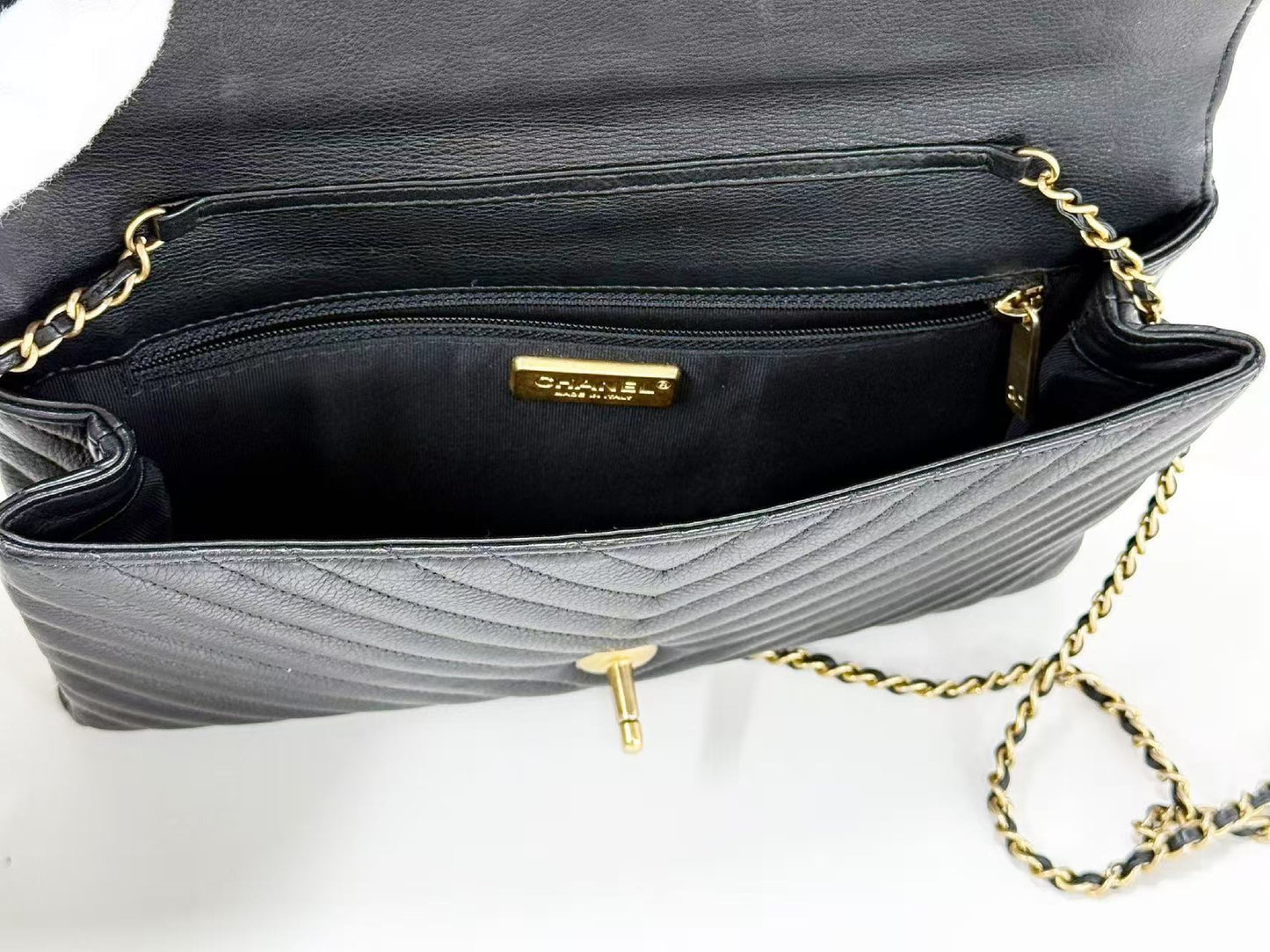CHANEL Black Chevron Tanlock Luxury Shoulder Bag, W23cm , Vintage G Hardware, Dust Bag and Sticker Included, 26039150