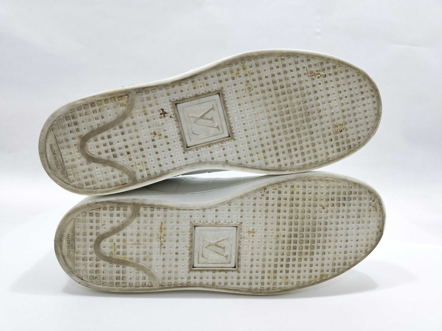 LOUIS VUITTON LOUIS VUITTON Louis Vuitton Crocodile Embossed Leather Sneakers Size 35 1/2 Sneakers