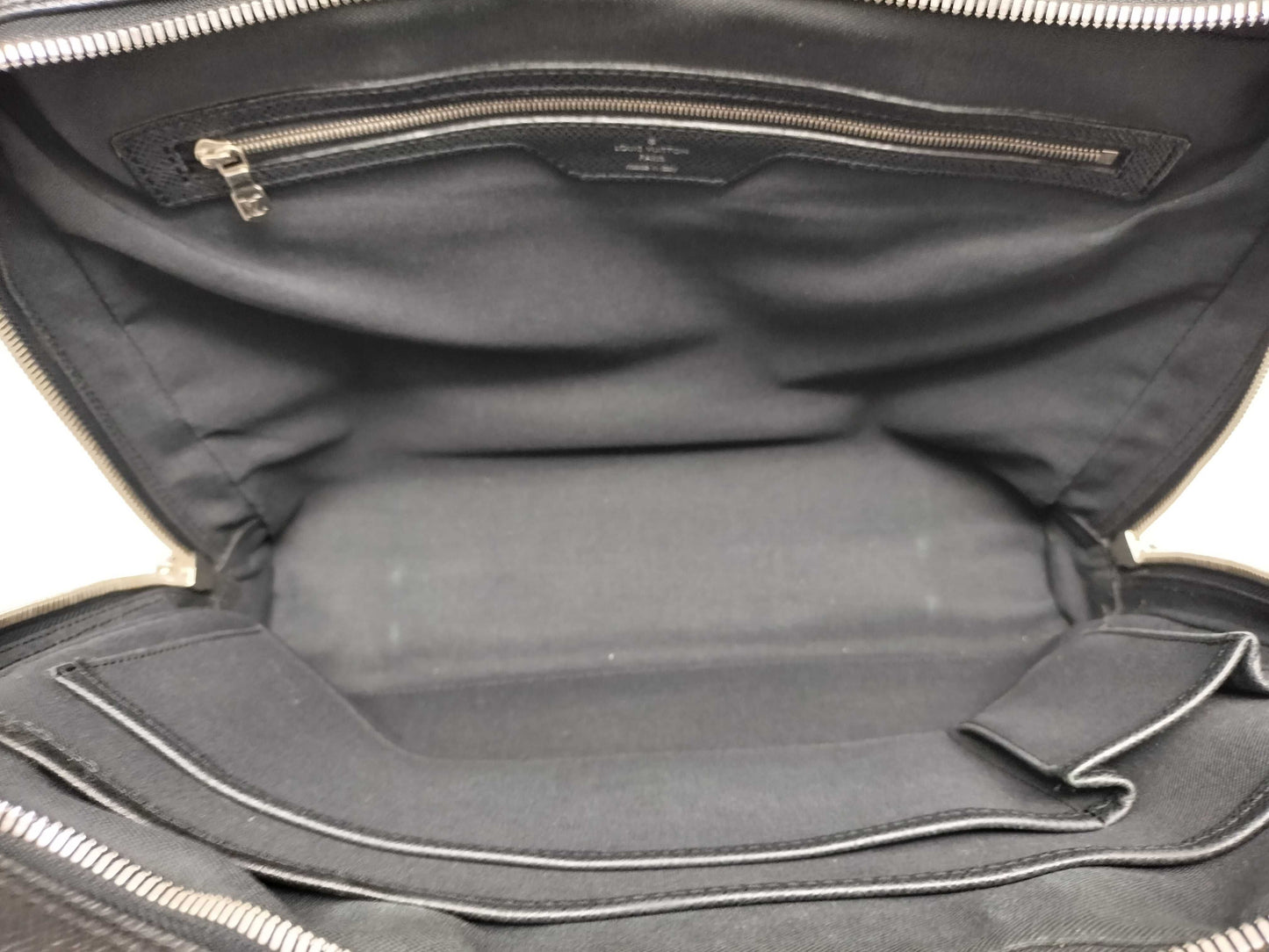 LOUIS VUITTON Taiga LOUIS VUITTON M31172 Business Bag