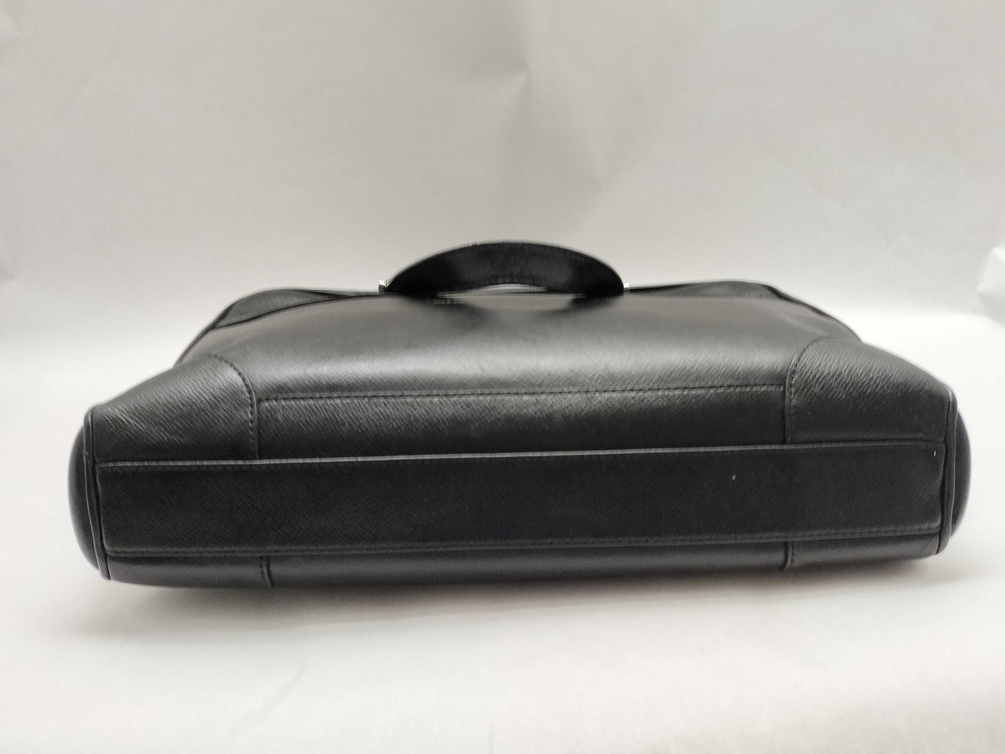 LOUIS VUITTON Taiga LOUIS VUITTON M31172 Business Bag