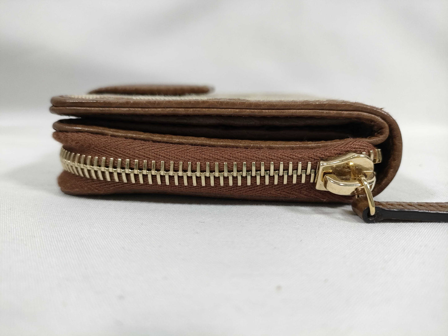 GUCCI GG Canvas Wallet Gucci GG Canvas Wallet