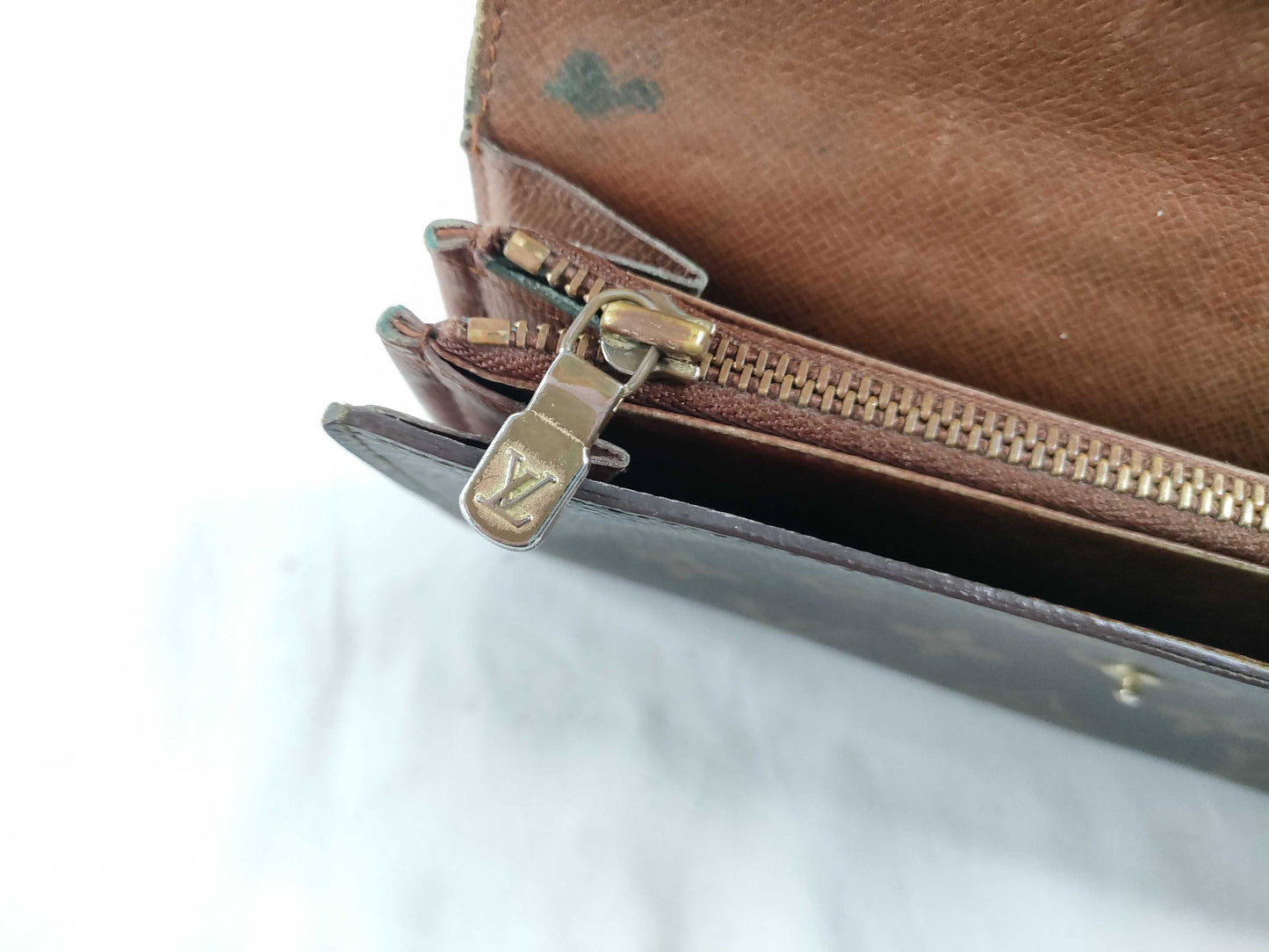 LOUIS VUITTON Monogram Long Wallet with Zipper