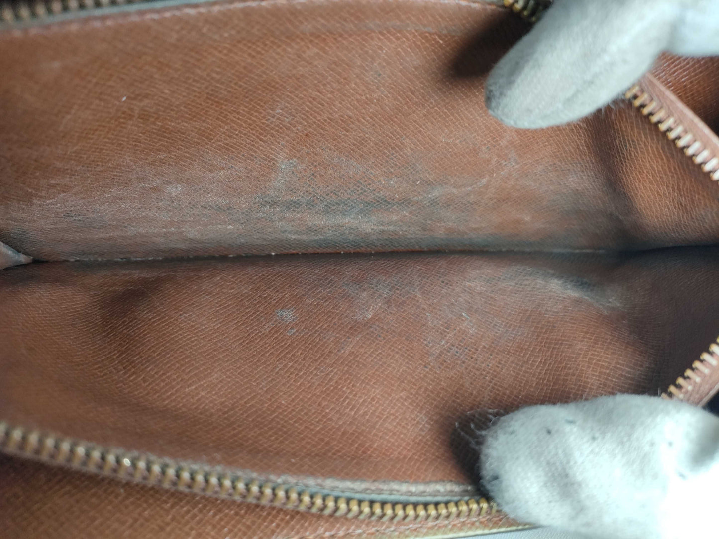 LOUIS VUITTON Monogram Long Wallet with Zipper