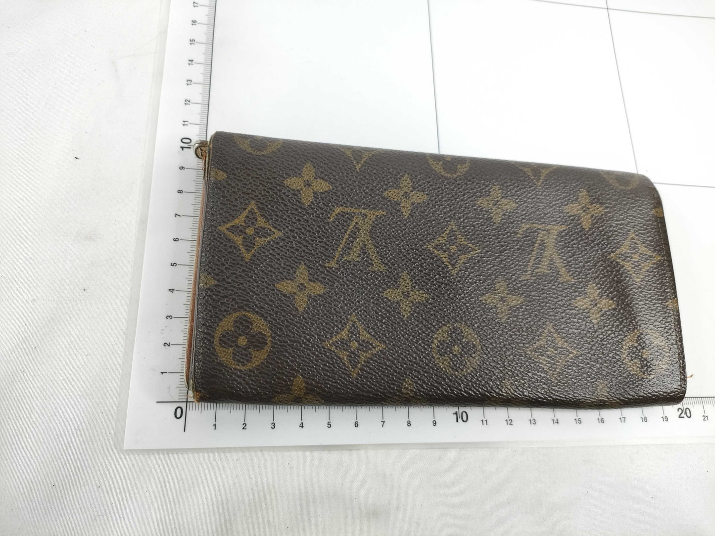 LOUIS VUITTON Monogram Long Wallet with Zipper