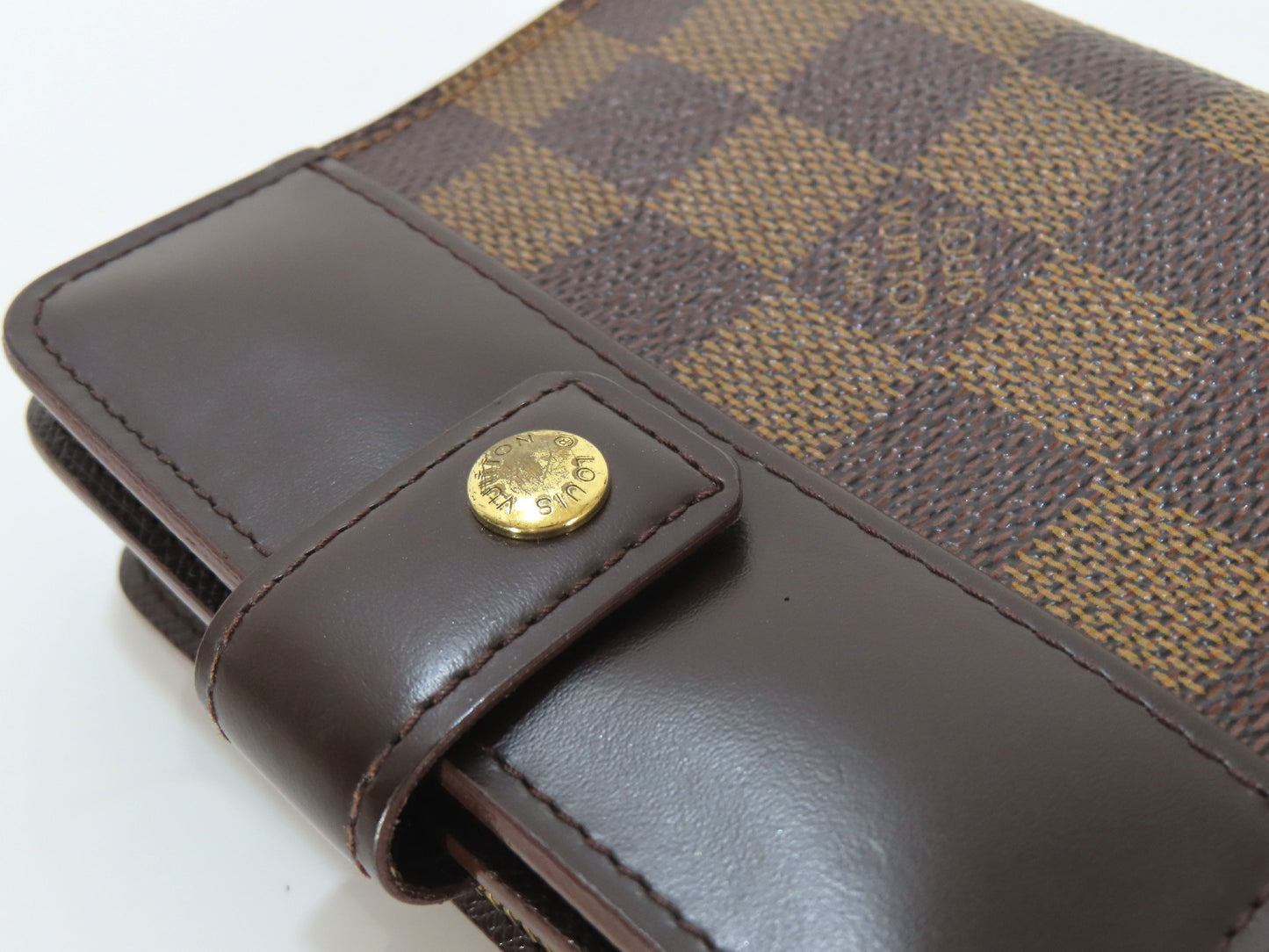 LOUIS VUITTON Damier Compact Zip Wallet