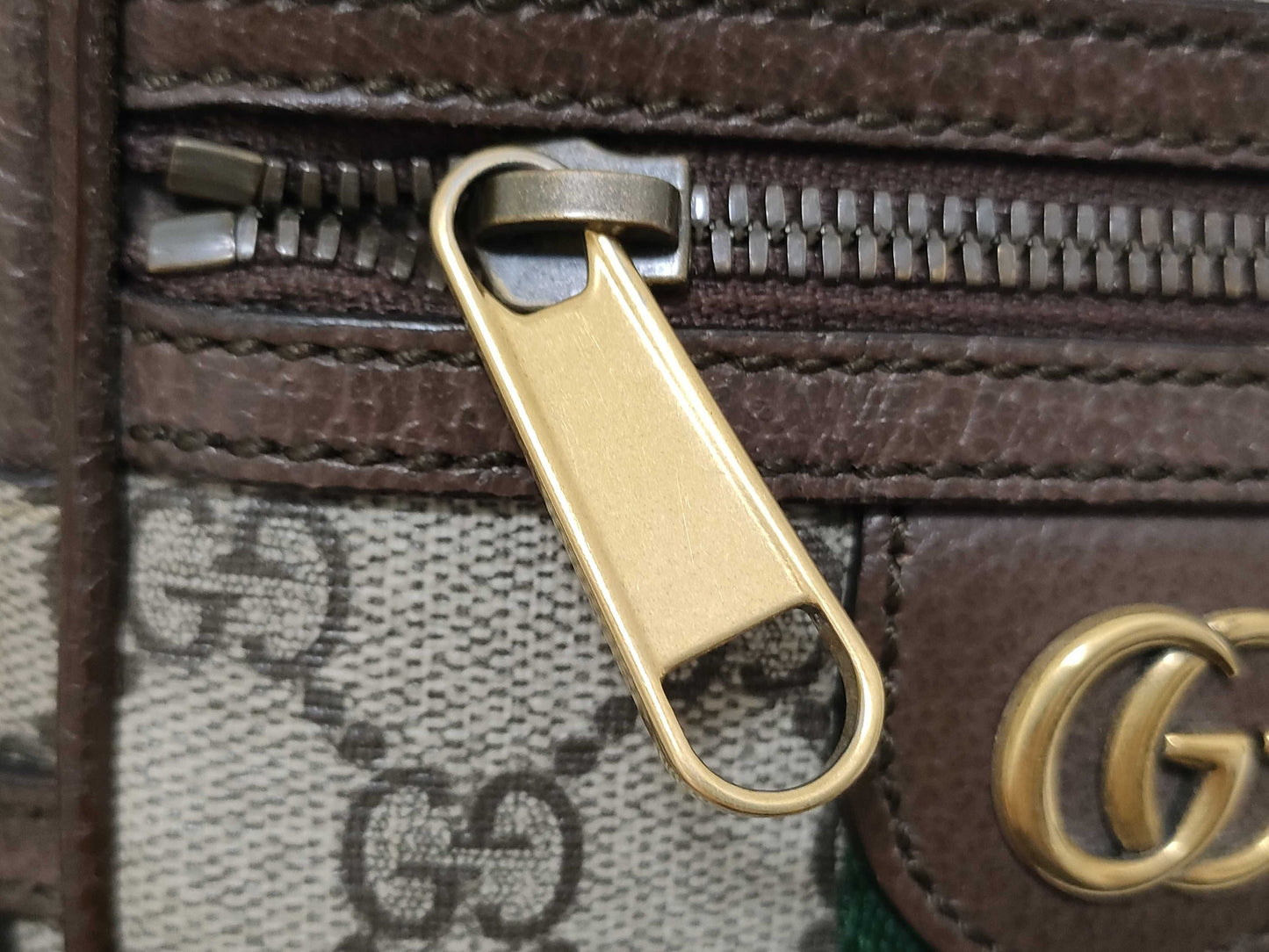GUCCI GG Supreme Sherry Shoulder Bag