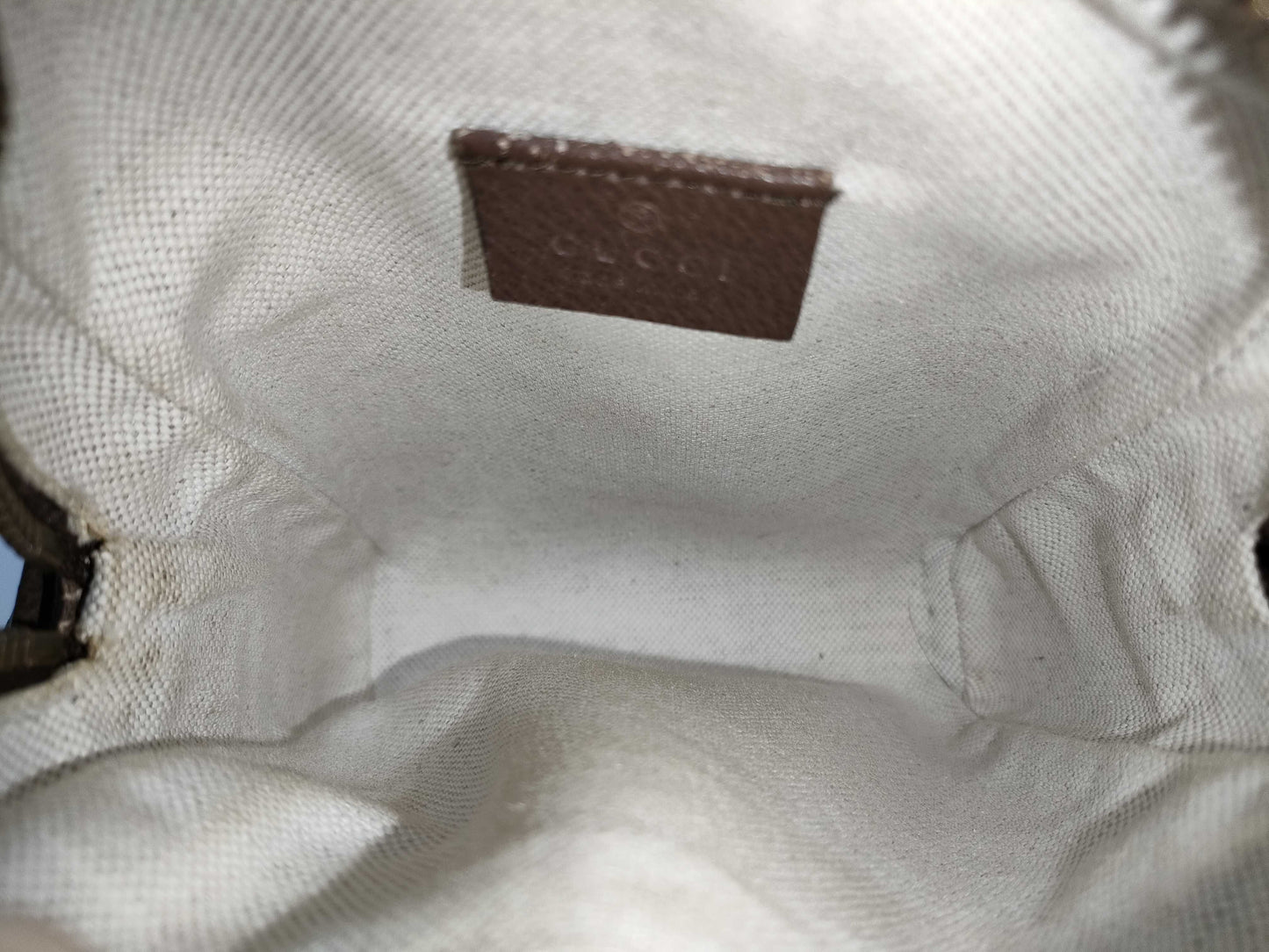GUCCI GG Supreme Sherry Shoulder Bag