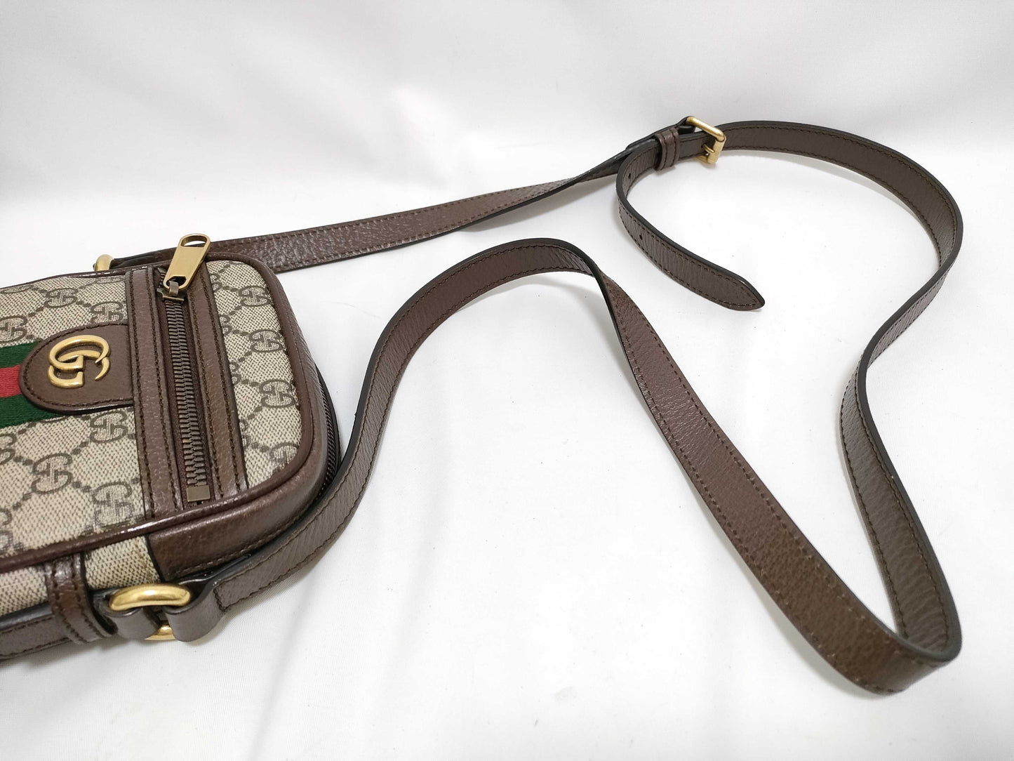 GUCCI GG Supreme Sherry Shoulder Bag