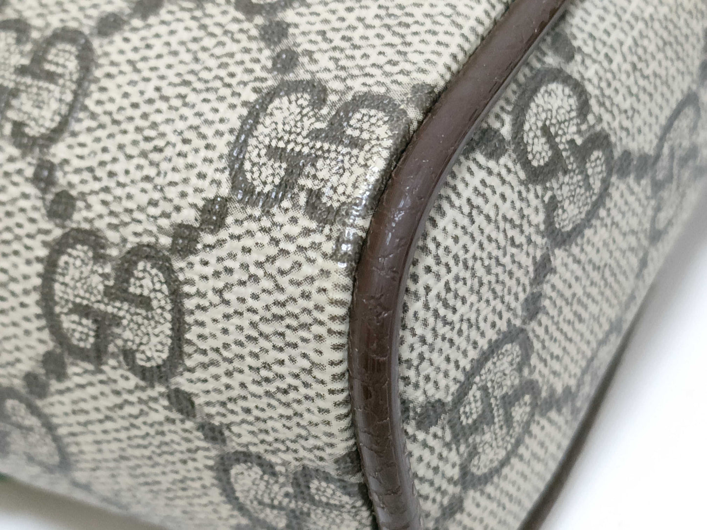 GUCCI GG Supreme Sherry Shoulder Bag