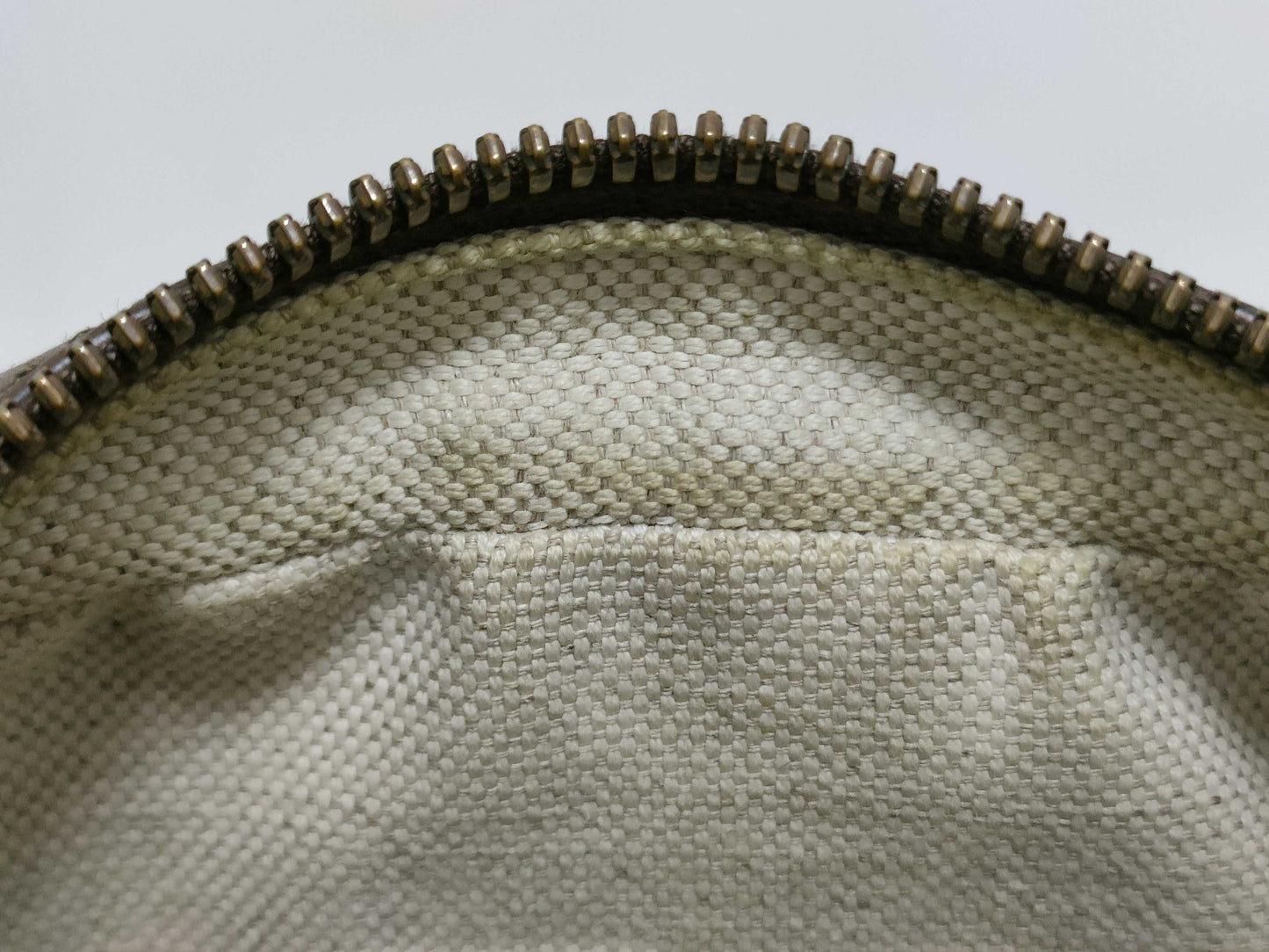 GUCCI GG Supreme Sherry Shoulder Bag