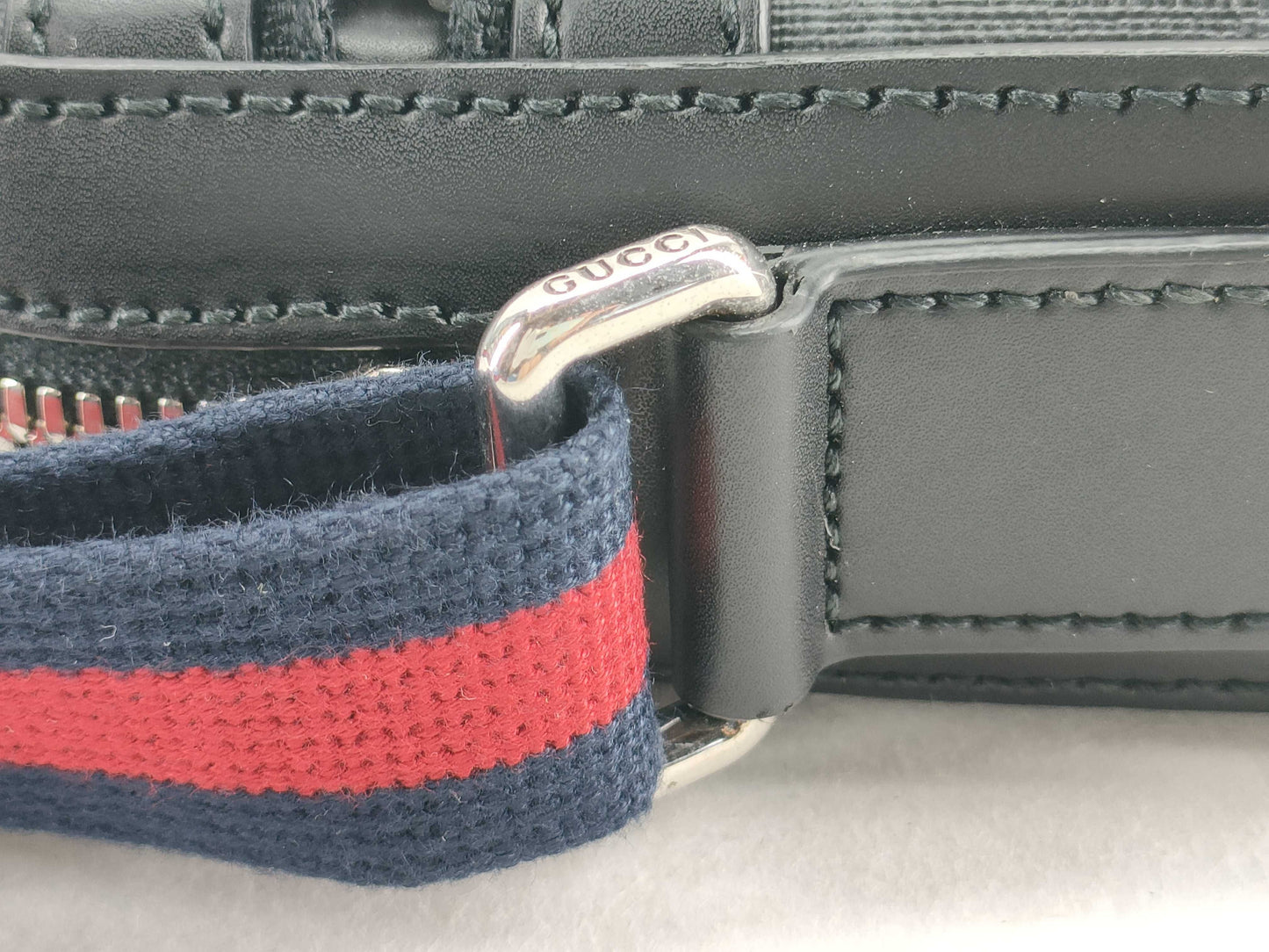 GUCCI GG Supreme Sherry Shoulder Bag in Black