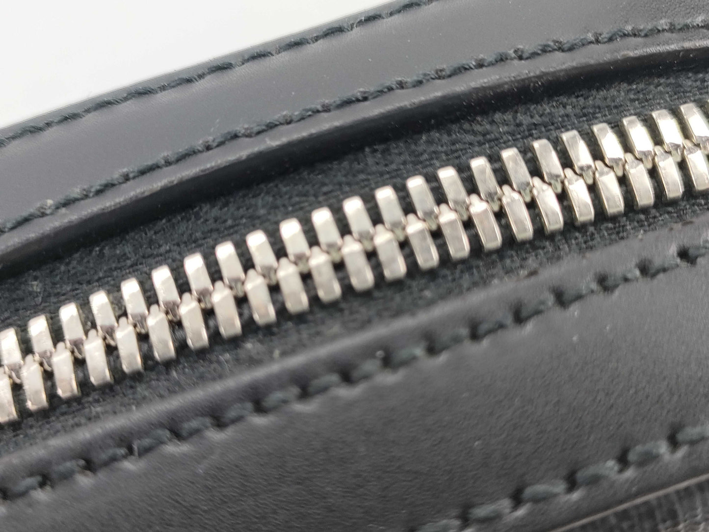 GUCCI GG Supreme Sherry Shoulder Bag in Black