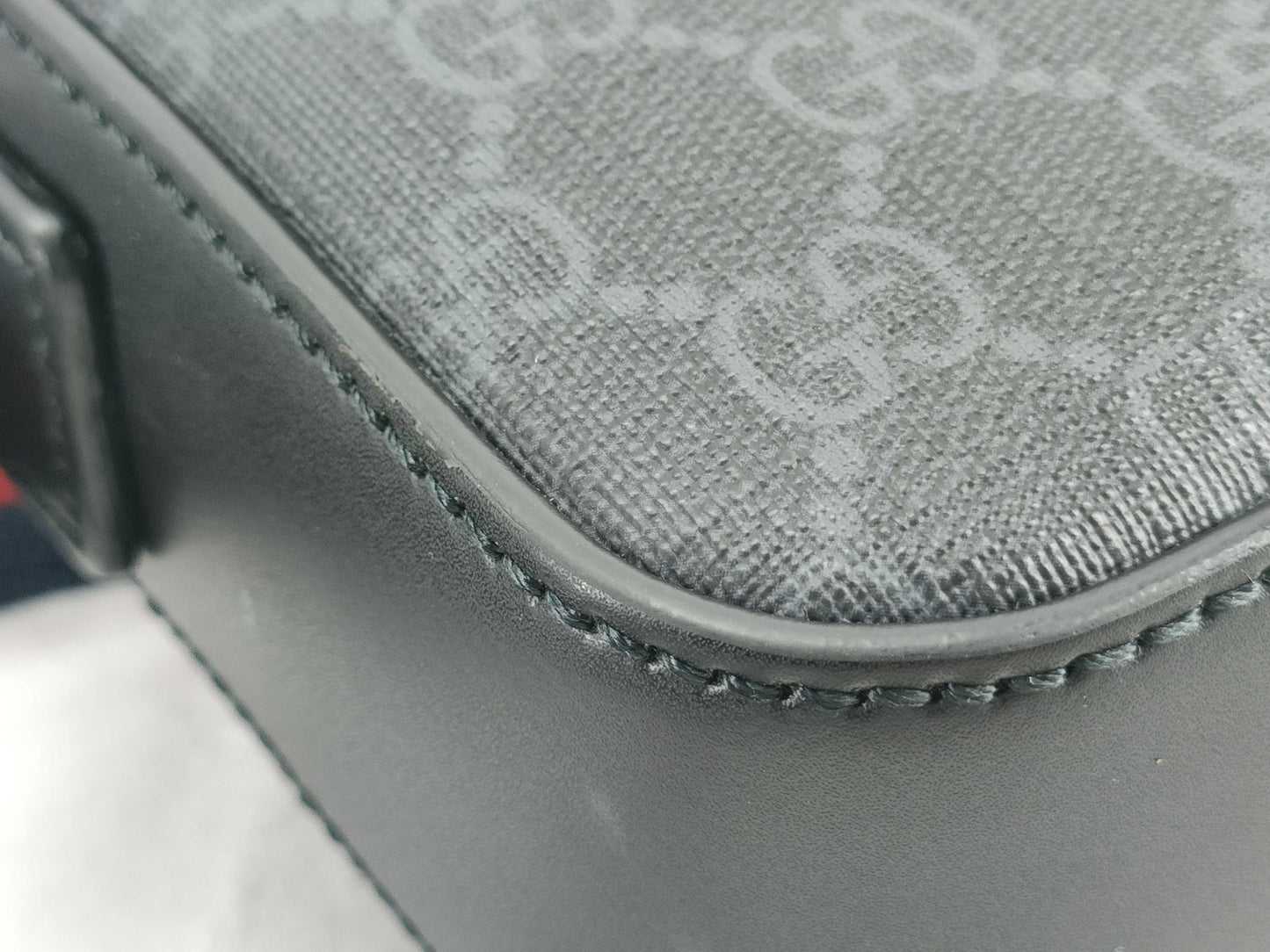 GUCCI GG Supreme Sherry Shoulder Bag in Black
