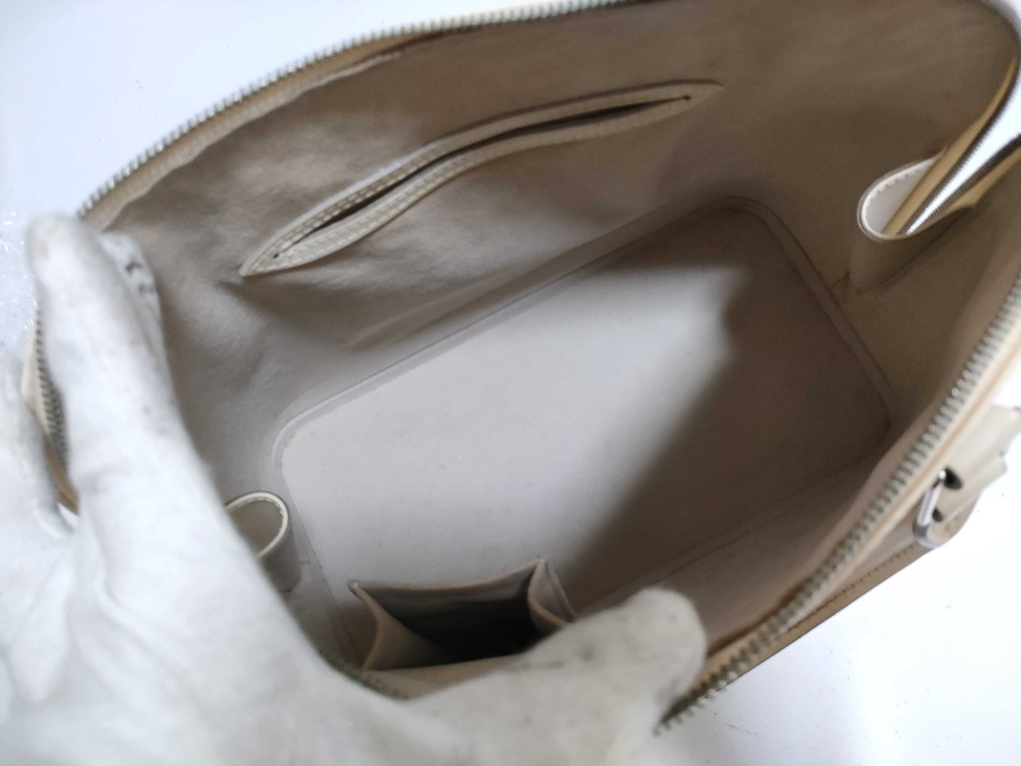 LOUIS VUITTON Epi Louis Vuitton Epi Alma Handbag