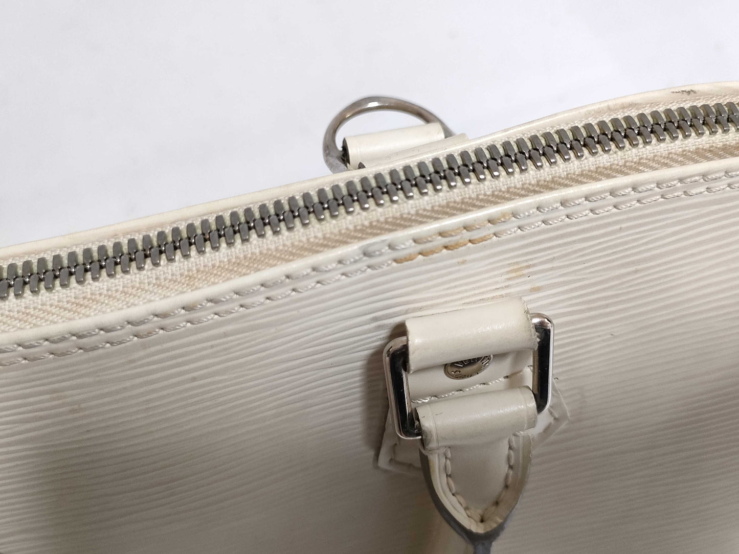 LOUIS VUITTON Epi Louis Vuitton Epi Alma Handbag