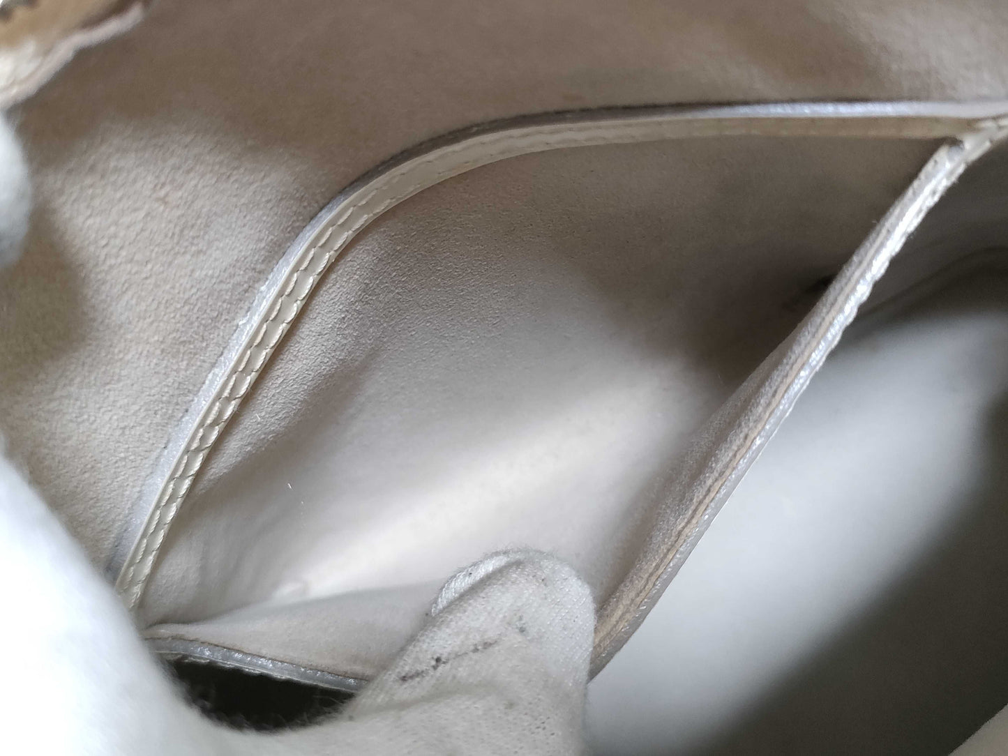 LOUIS VUITTON Epi Louis Vuitton Epi Alma Handbag