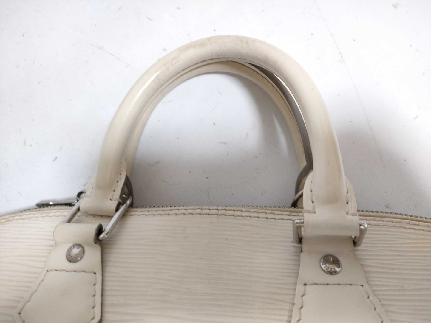 LOUIS VUITTON Epi Louis Vuitton Epi Alma Handbag
