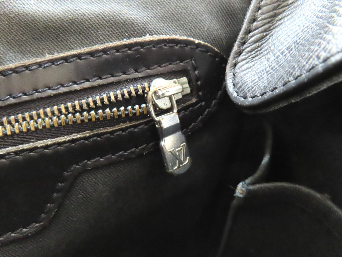 LOUIS VUITTON Taiga Yaranga SP0011 Shoulder Bag