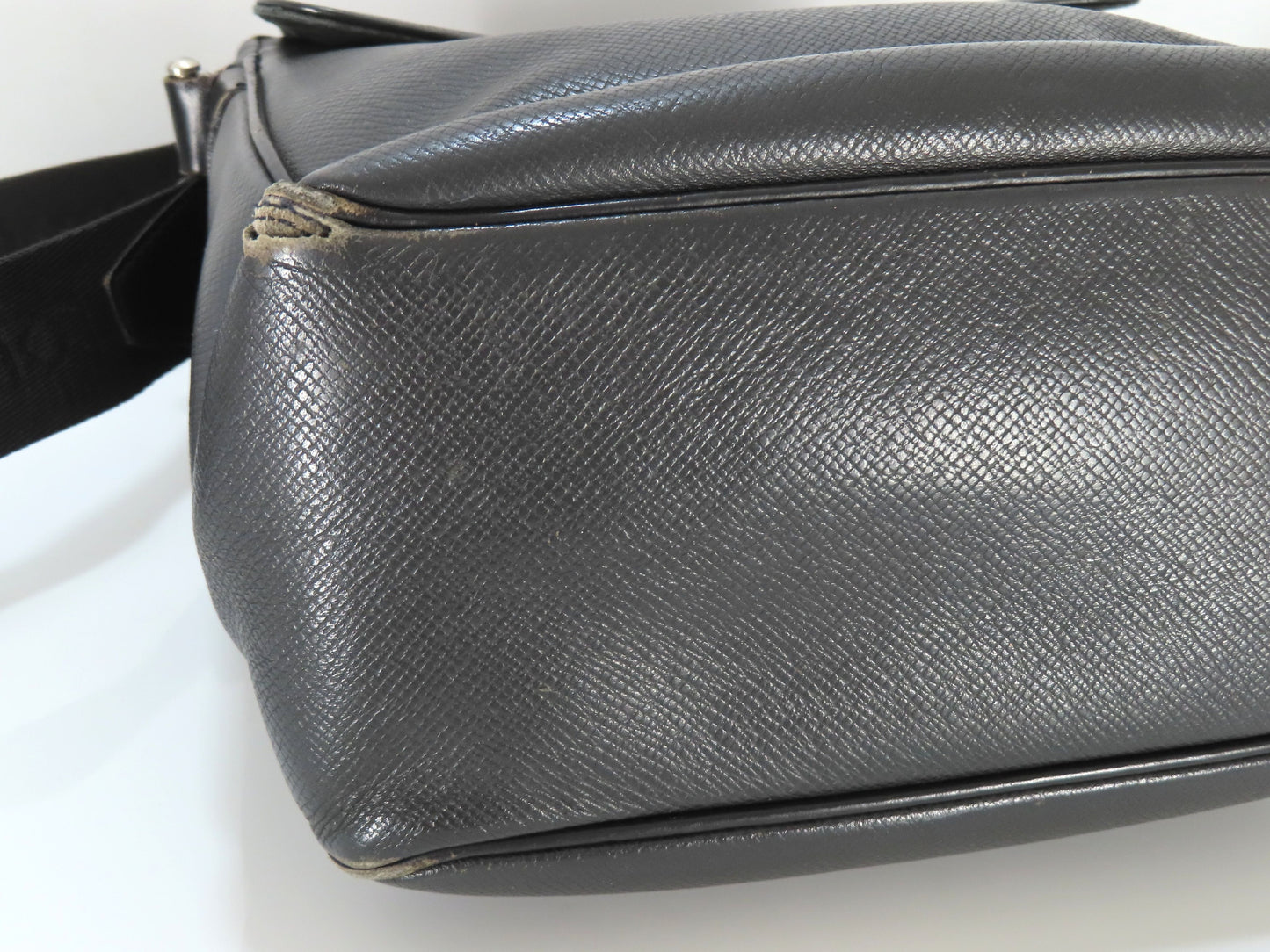 LOUIS VUITTON Taiga Yaranga SP0011 Shoulder Bag