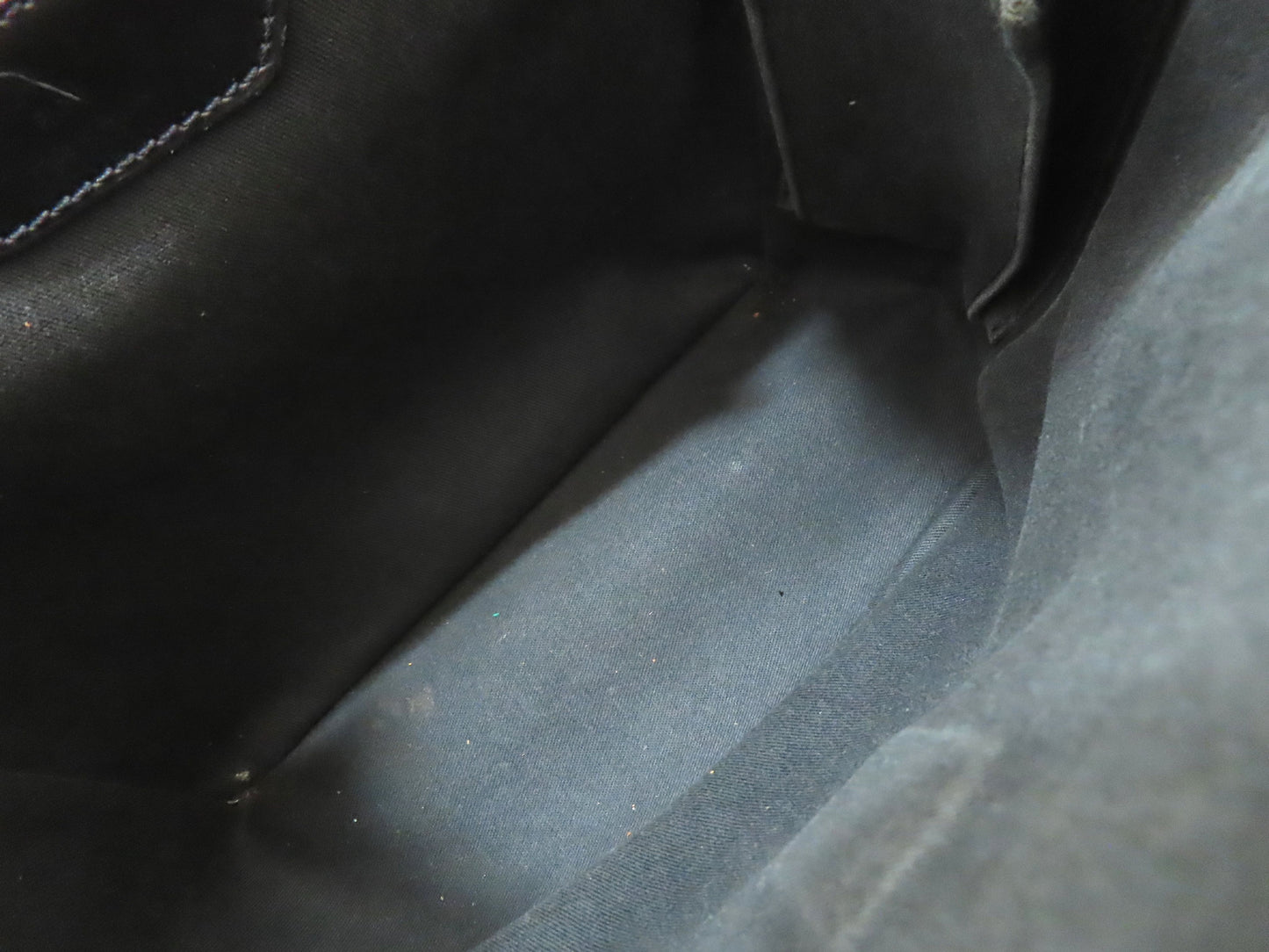 LOUIS VUITTON Taiga Yaranga SP0011 Shoulder Bag