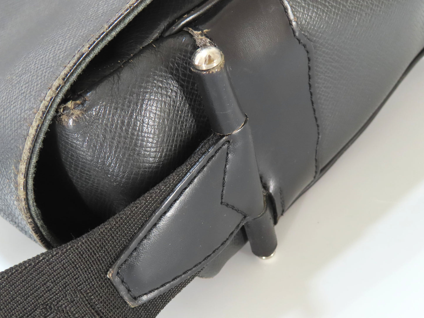 LOUIS VUITTON Taiga Yaranga SP0011 Shoulder Bag