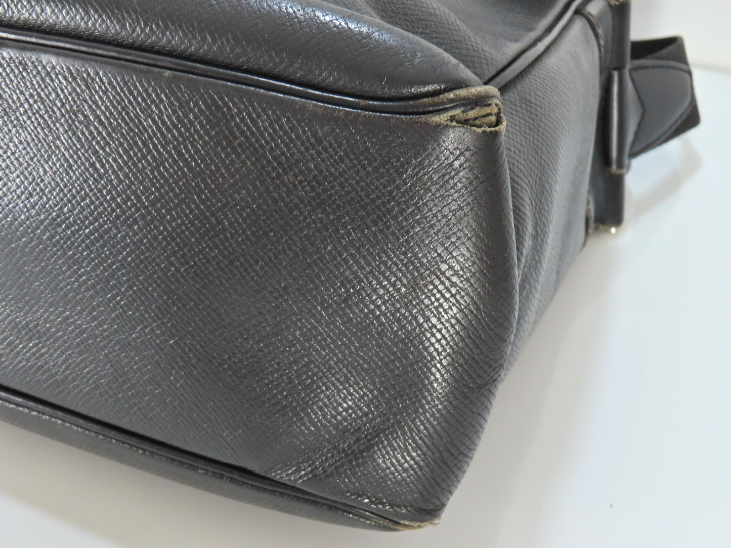 LOUIS VUITTON Taiga Yaranga SP0011 Shoulder Bag