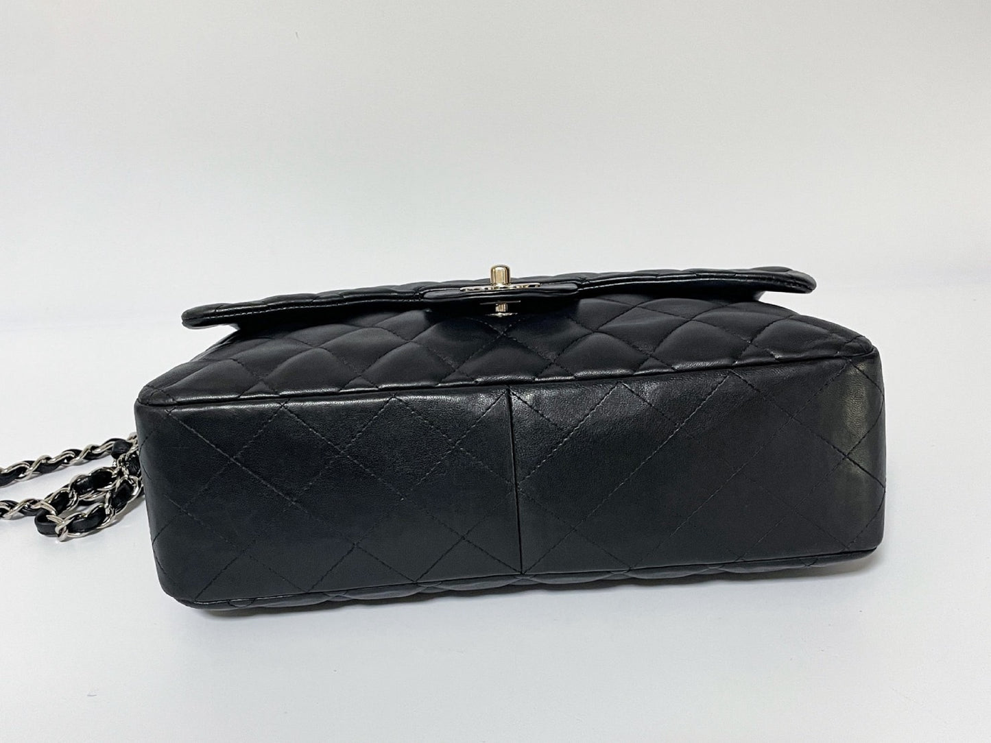 CHANEL Deca Matelasse 30 Lambskin Silver Hardware Seal Shoulder Bag