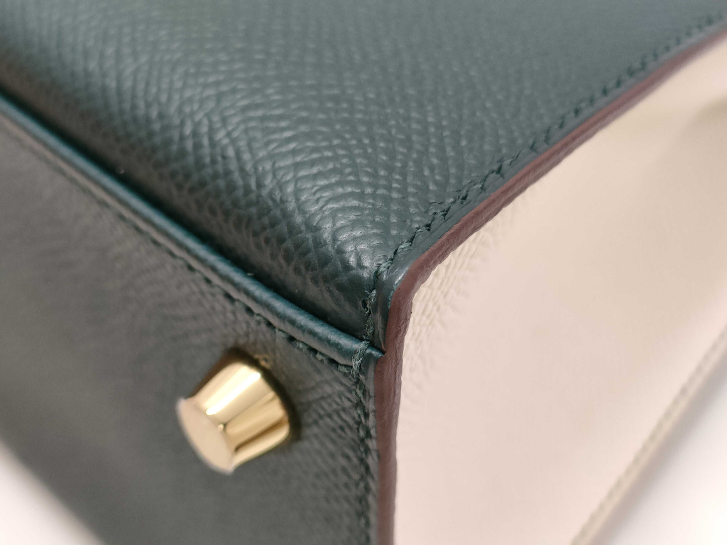 HERMES Kelly 25 Personal Order Vert Chypre/Nata Handbag with Matte Gold Hardware and GP W Stamp