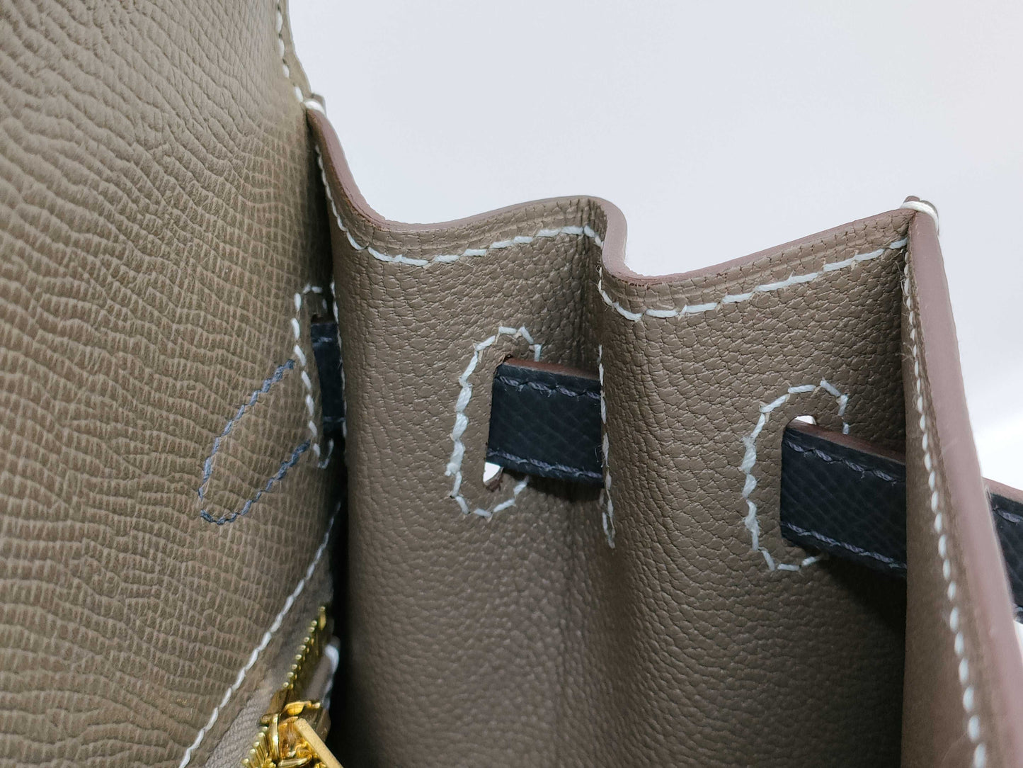 HERMES Kelly 25 Tricolore Epsom Etoupe/Black/Ardoise Gold Hardware GP W Stamp Handbag
