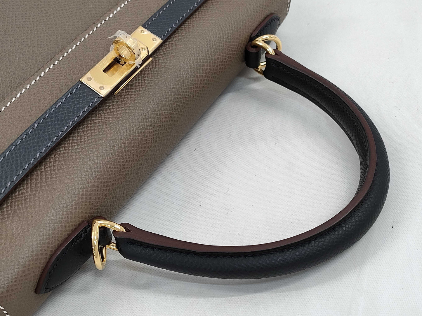 HERMES Kelly 25 Tricolore Epsom Etoupe/Black/Ardoise Gold Hardware GP W Stamp Handbag