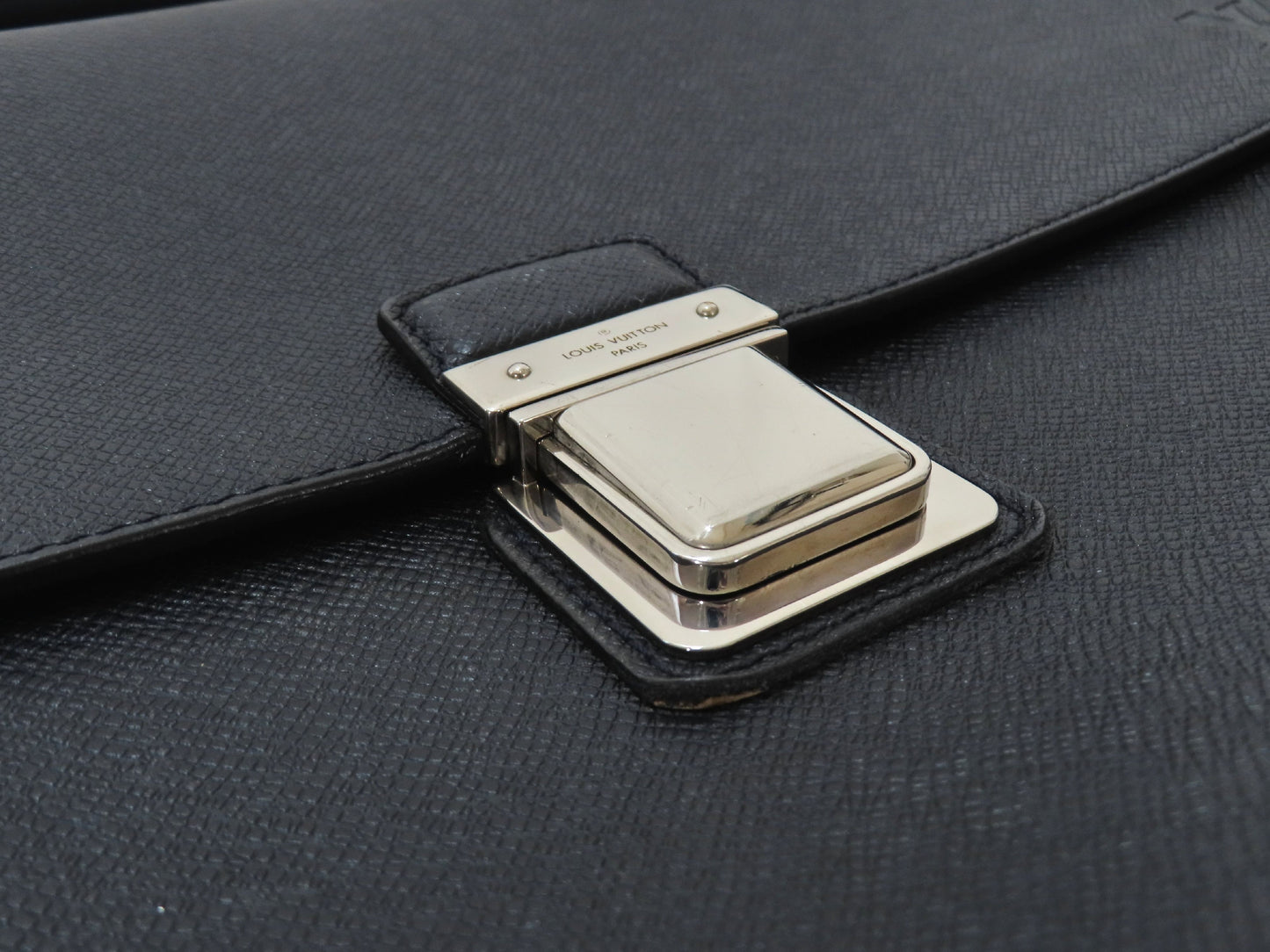 LOUIS VUITTON Vassili PM Taiga Leather 2-Way Business Bag
