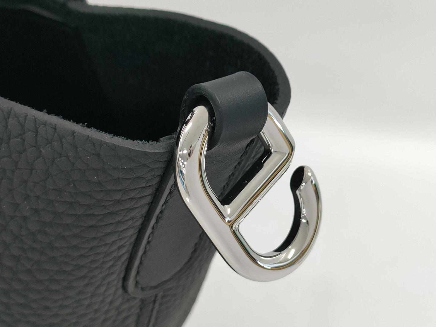 HERMES In the Loop 18 Noir Taurillon Noir Silver Hardware K Stamp Unused Handbag