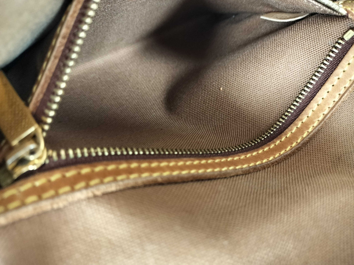 LOUIS VUITTON MI0063 Monogram Louis Vuitton Mini Looping Handbag